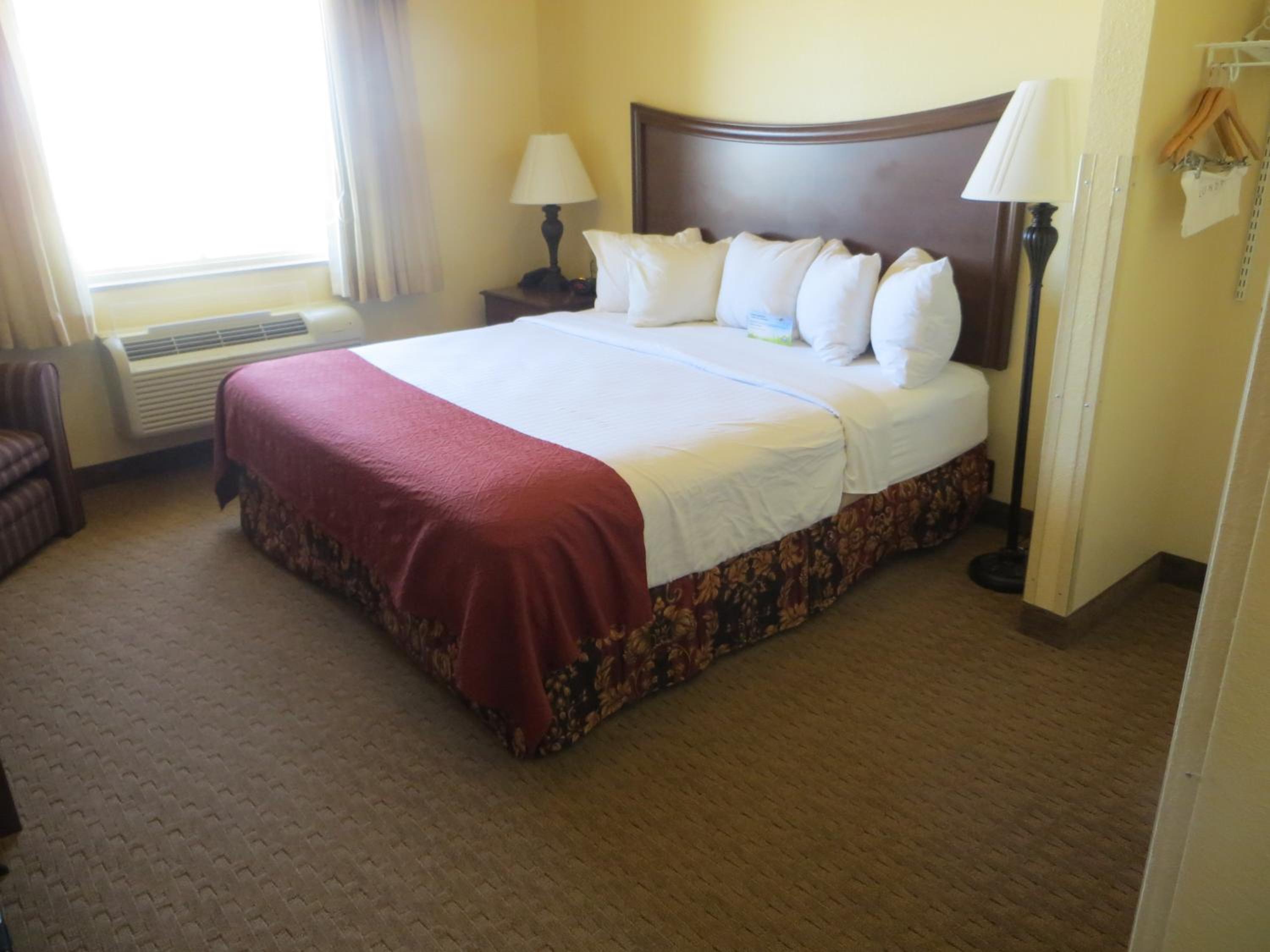 King Suite - Non-Smoking - Photo 2