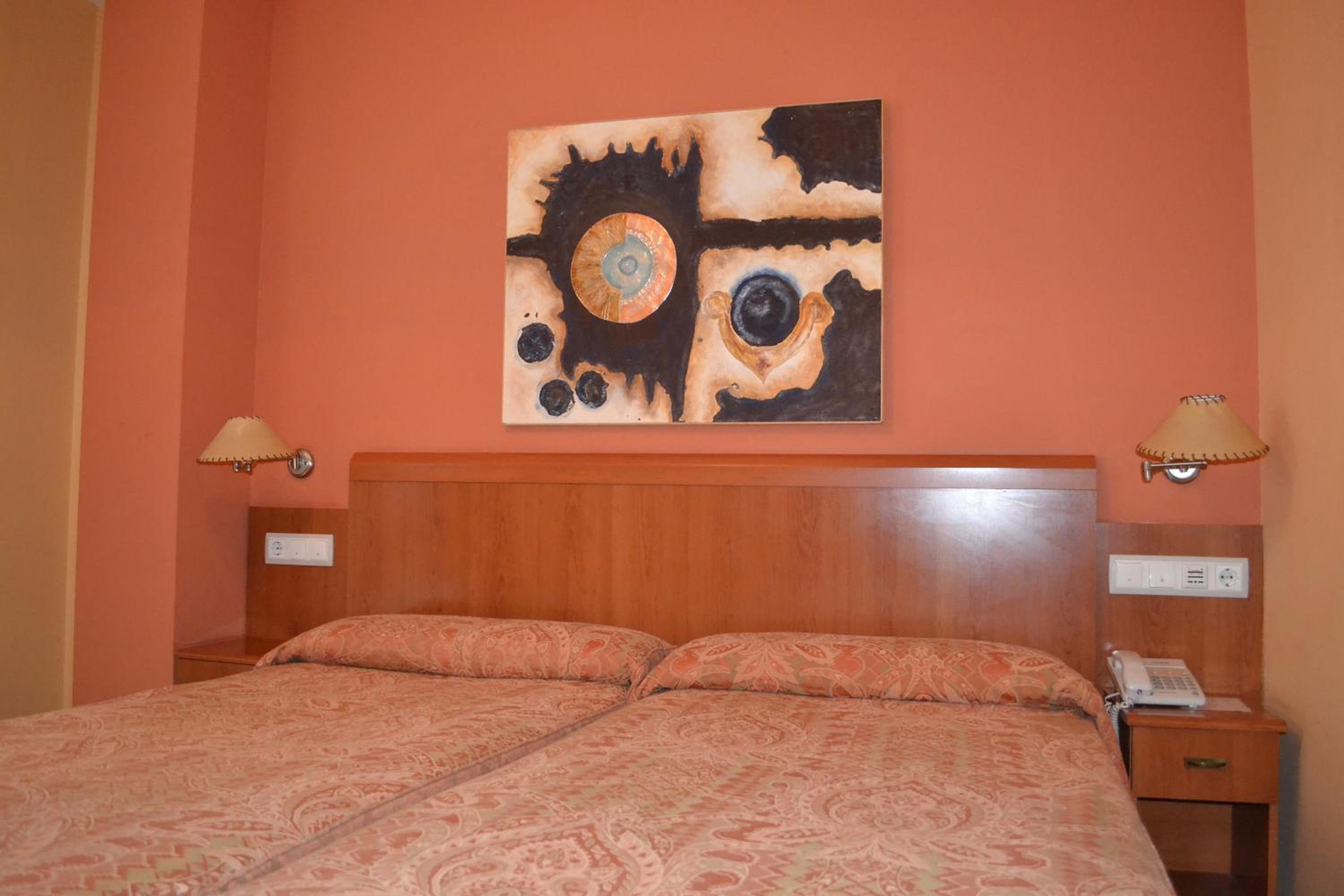 Double or Twin Room - Photo 9