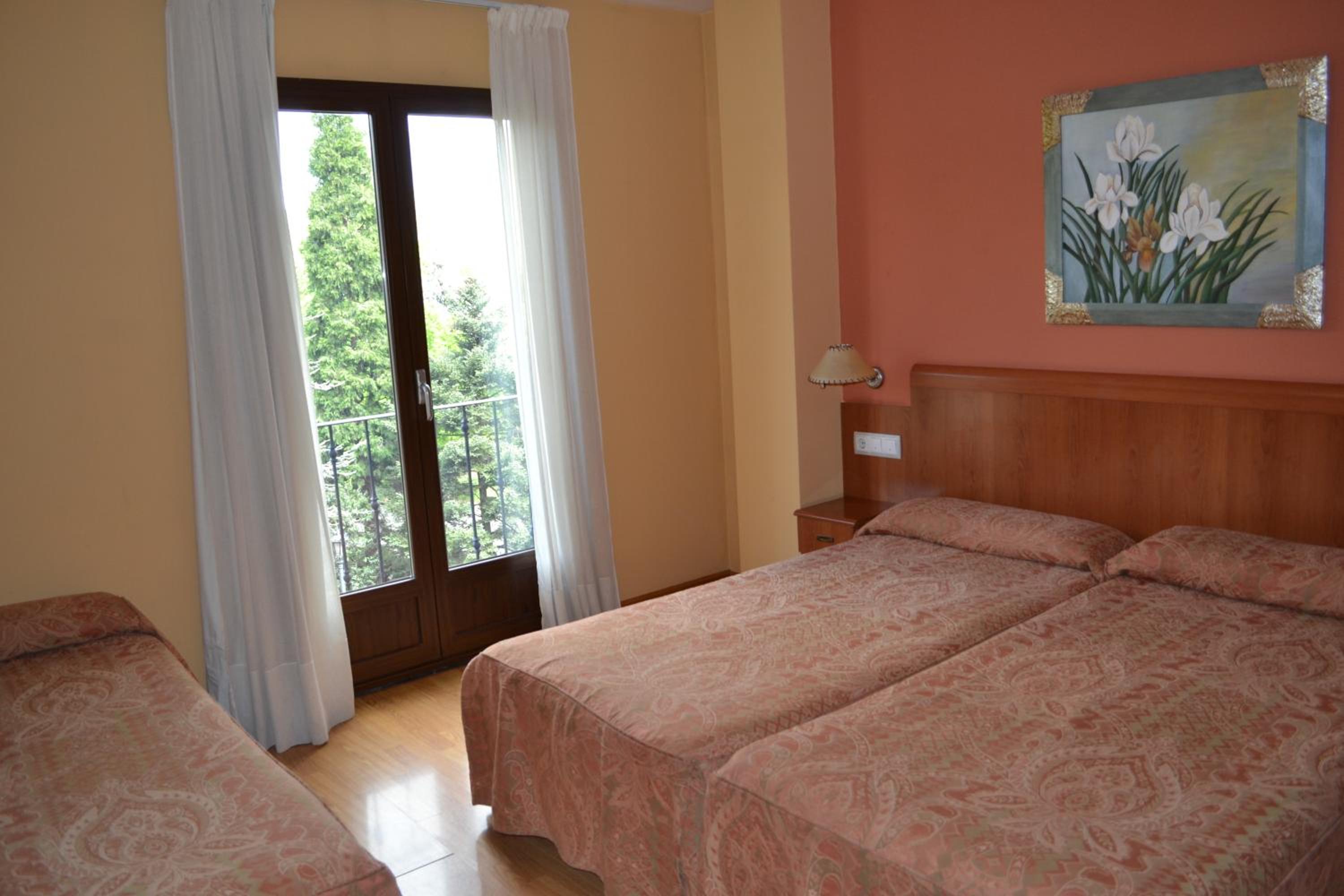 Triple Room with Balcony - Photo 1
