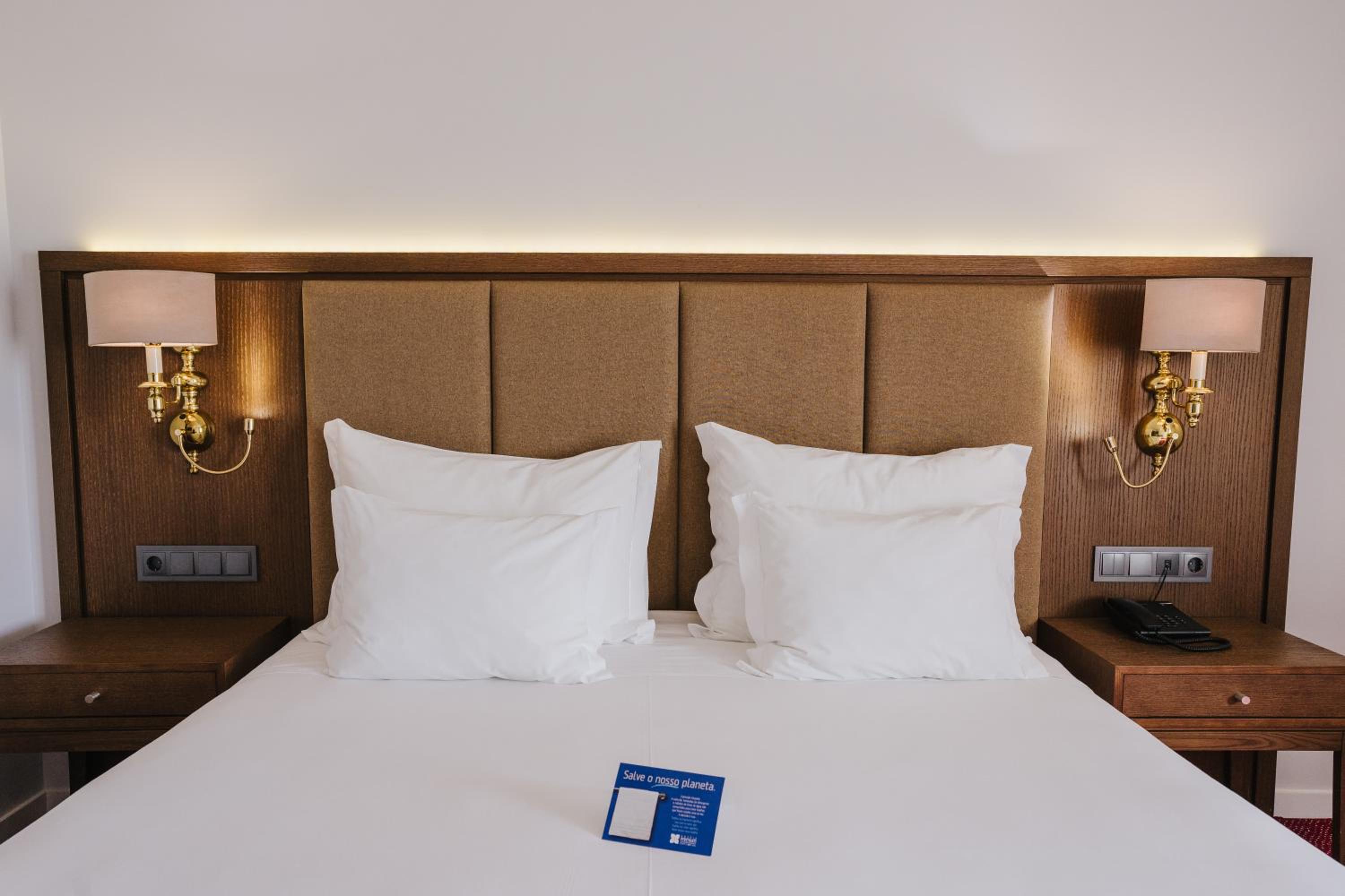 Standard Double or Twin Room - Photo 10