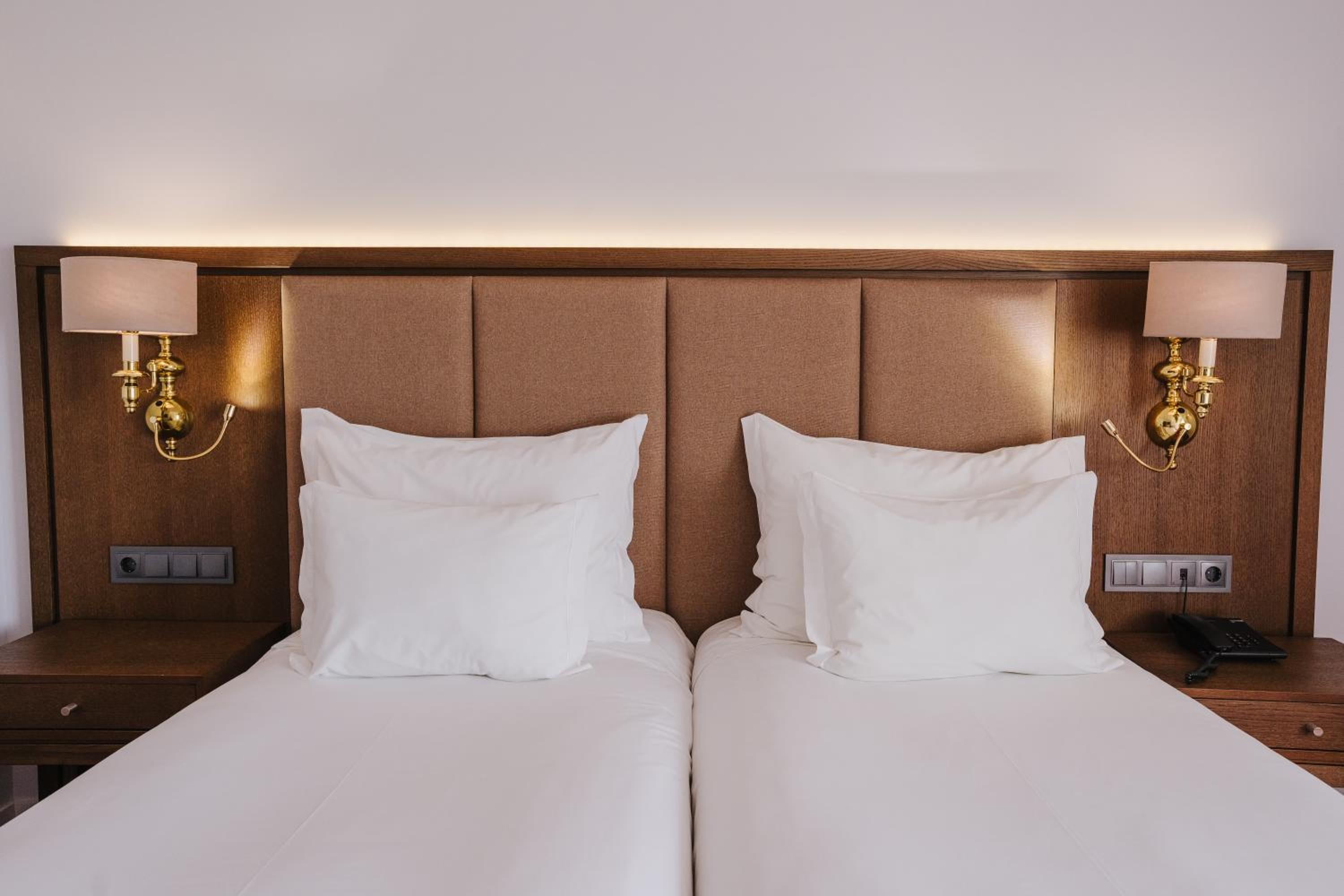 Standard Double or Twin Room - Photo 12