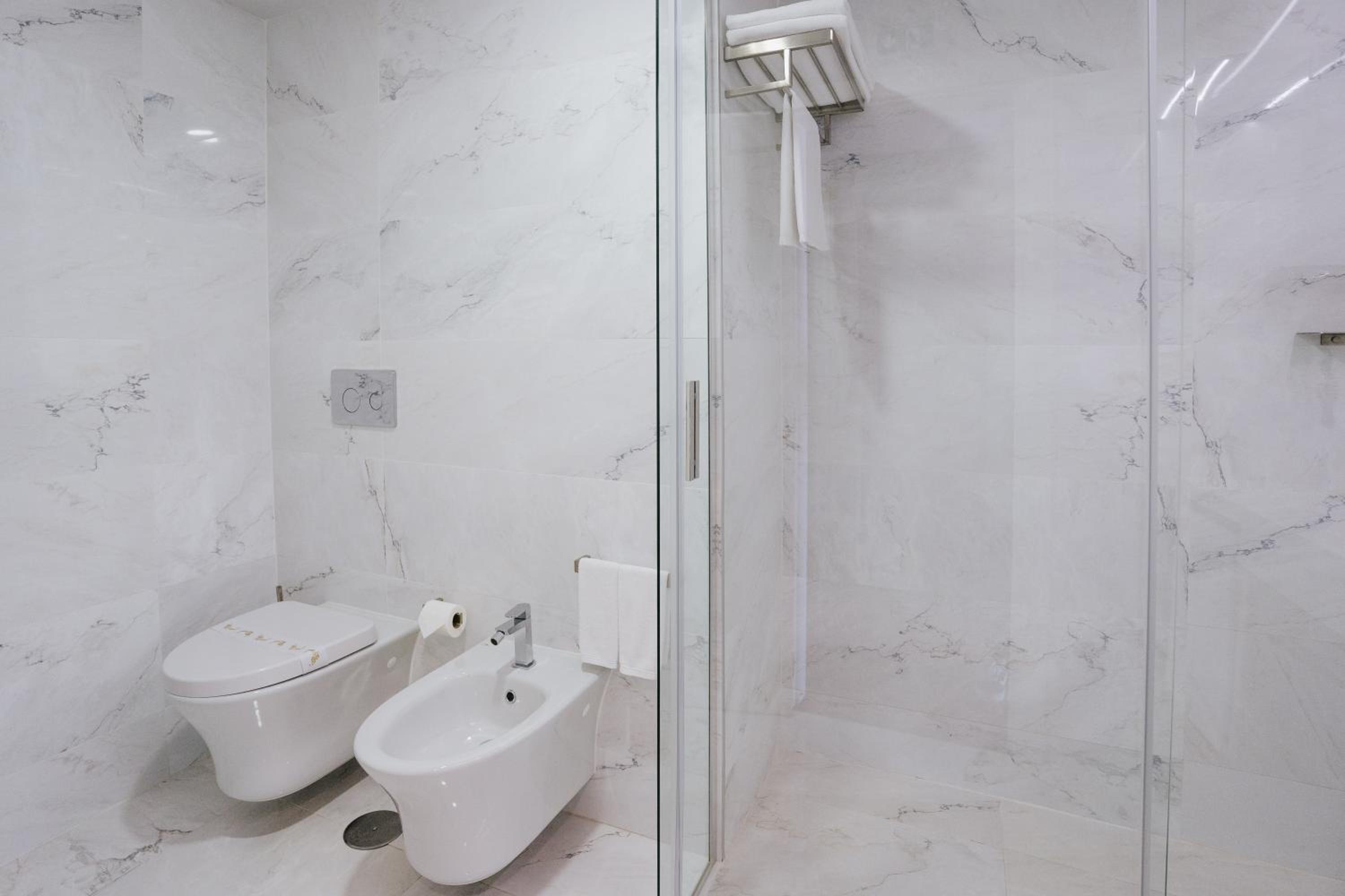 Standard Double or Twin Room - Photo 4
