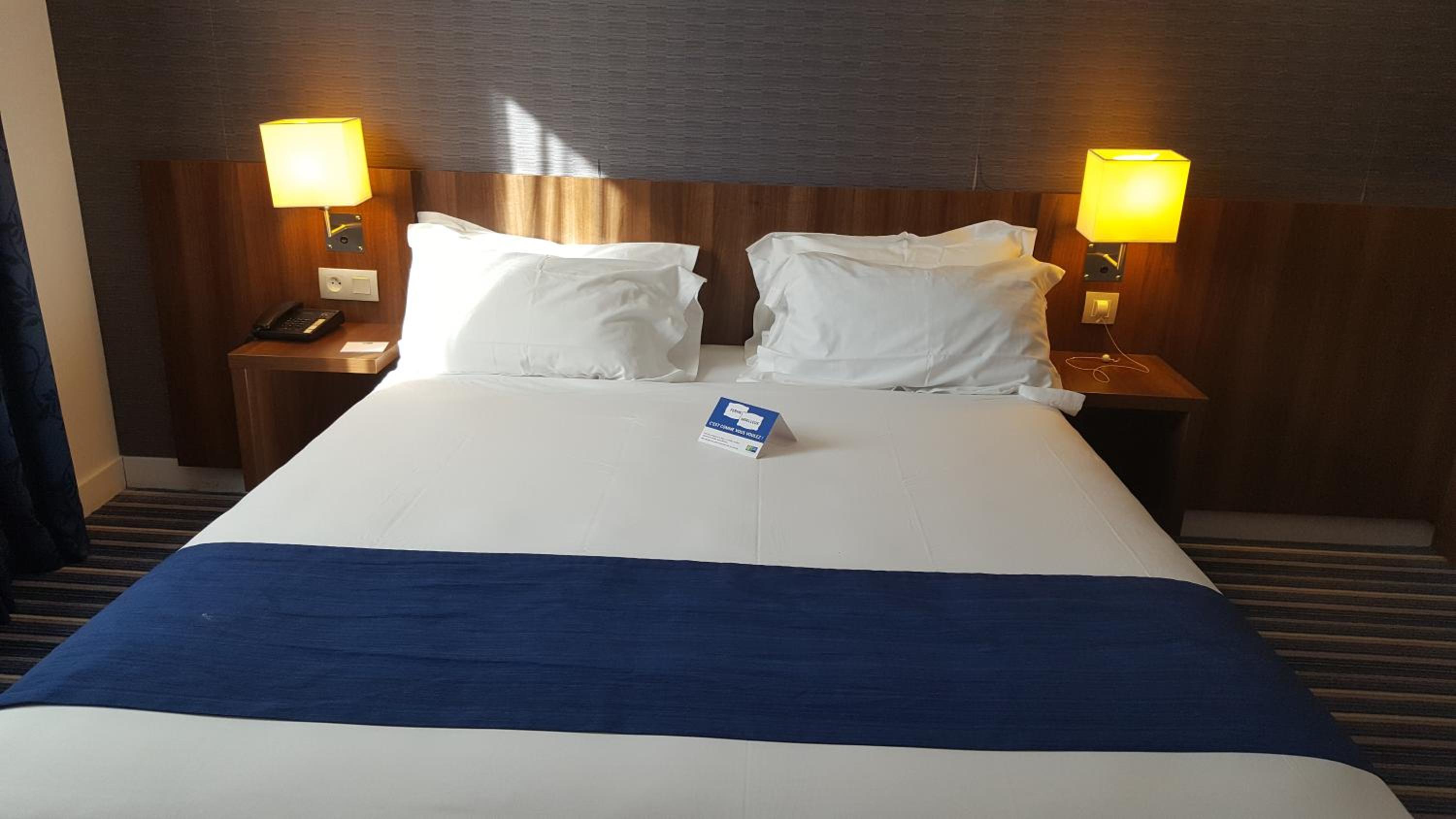 Standard Queen Room - Accessible with Free Breakfast