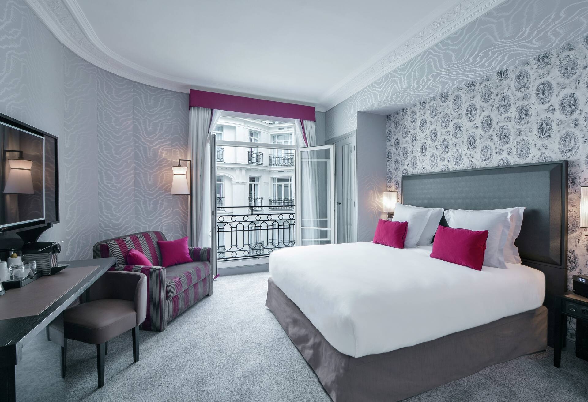 Deluxe King Room