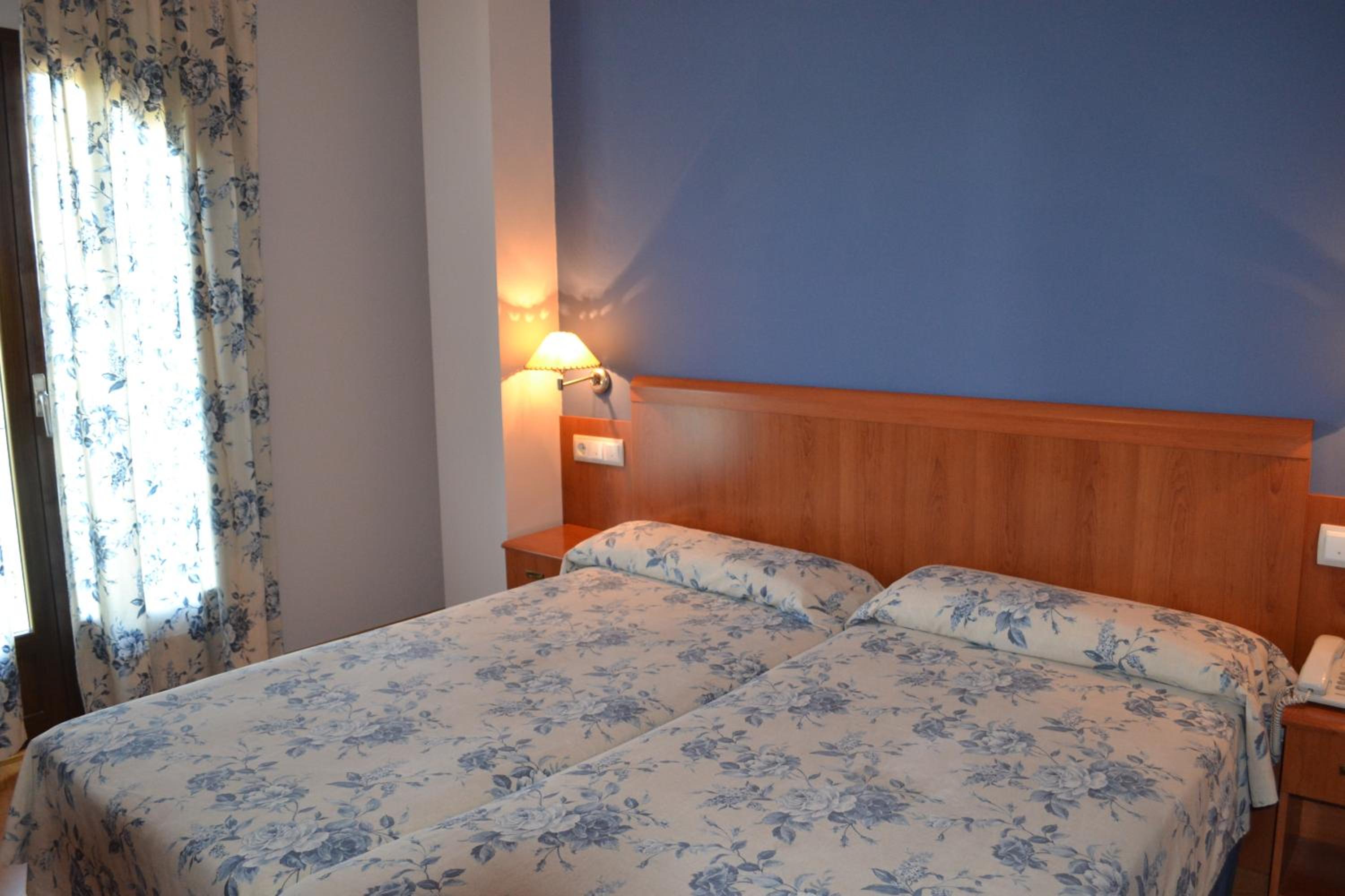 Double or Twin Room - Photo 7