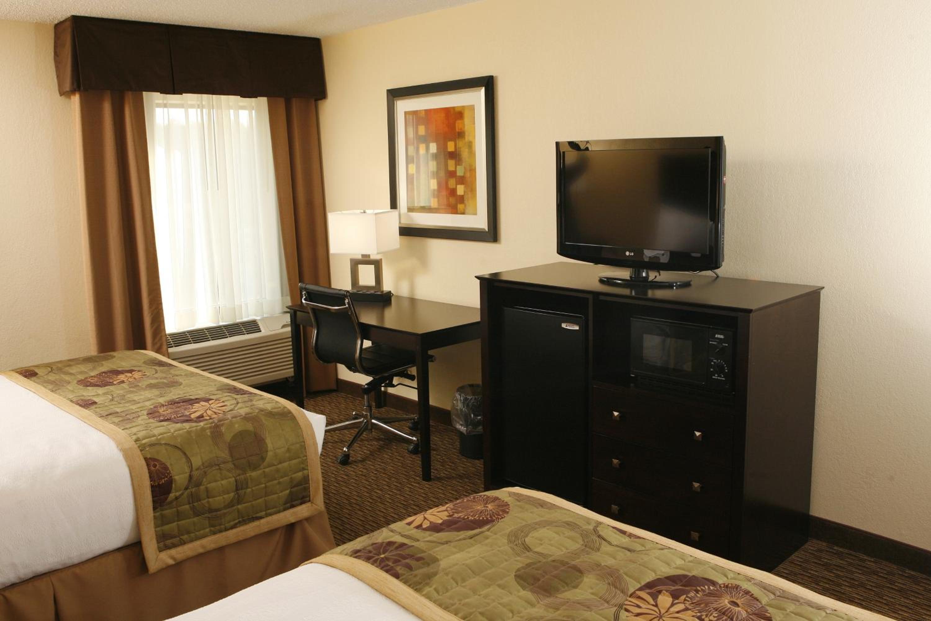 Queen Room with Two Queen Beds - Disability Access - Photo 2
