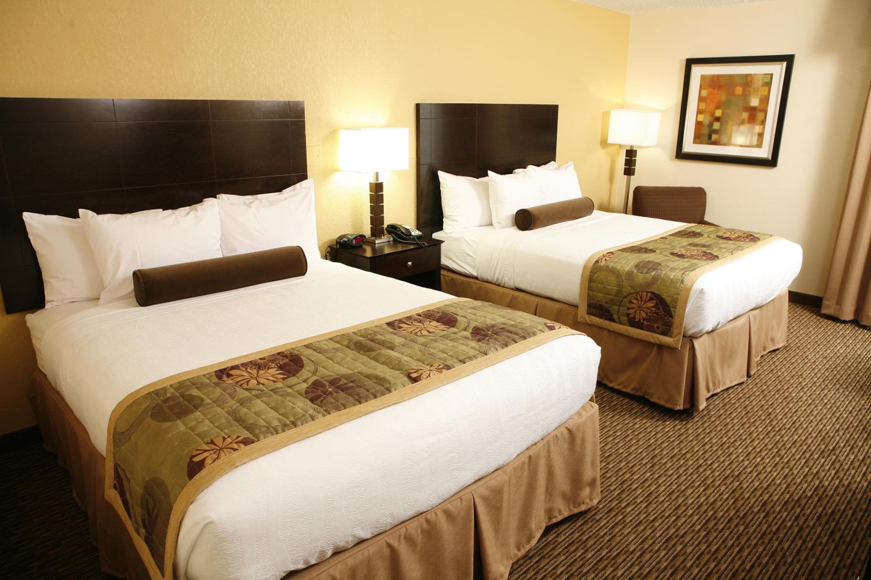Queen Room with Two Queen Beds - Disability Access - Photo 7