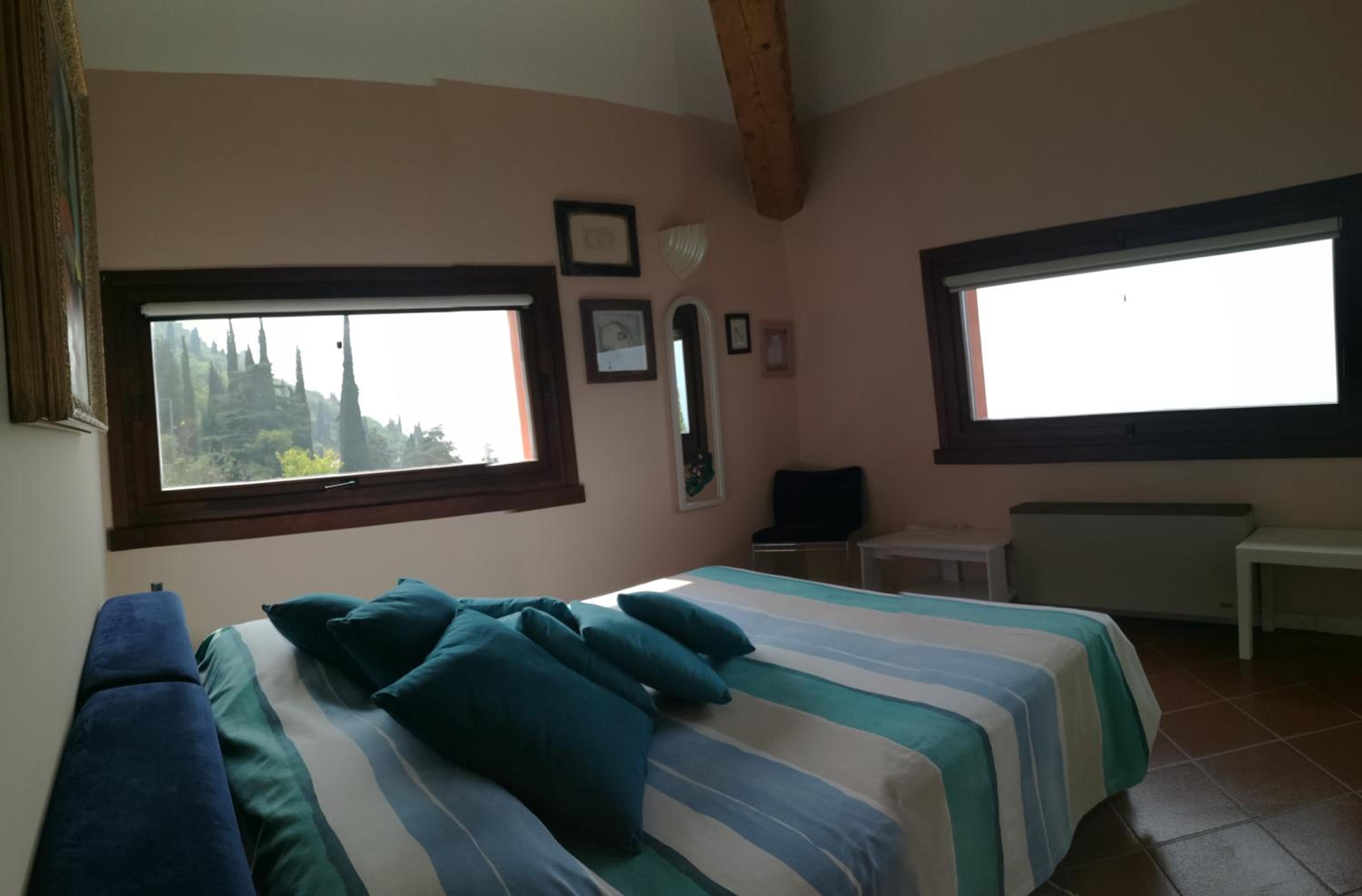 Double or Twin Room with Lake View photo 1