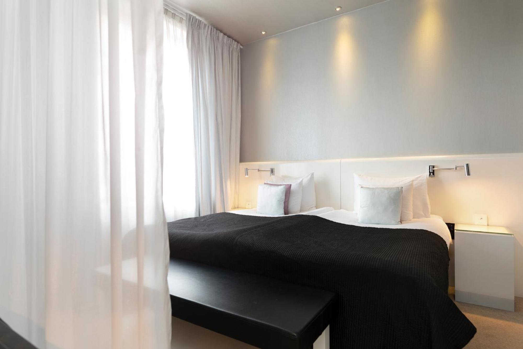 Suite - Photo 1