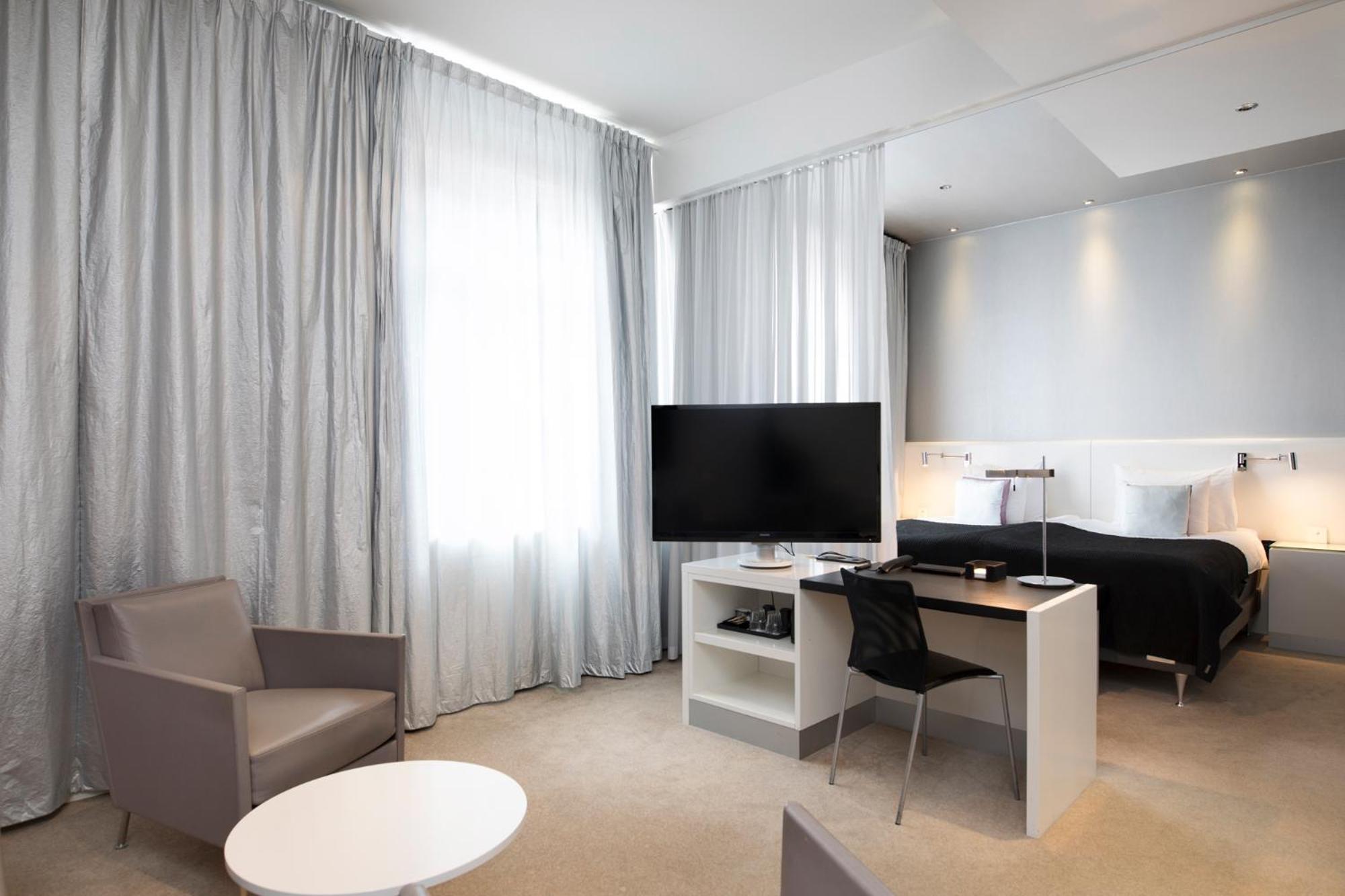 Suite - Photo 5