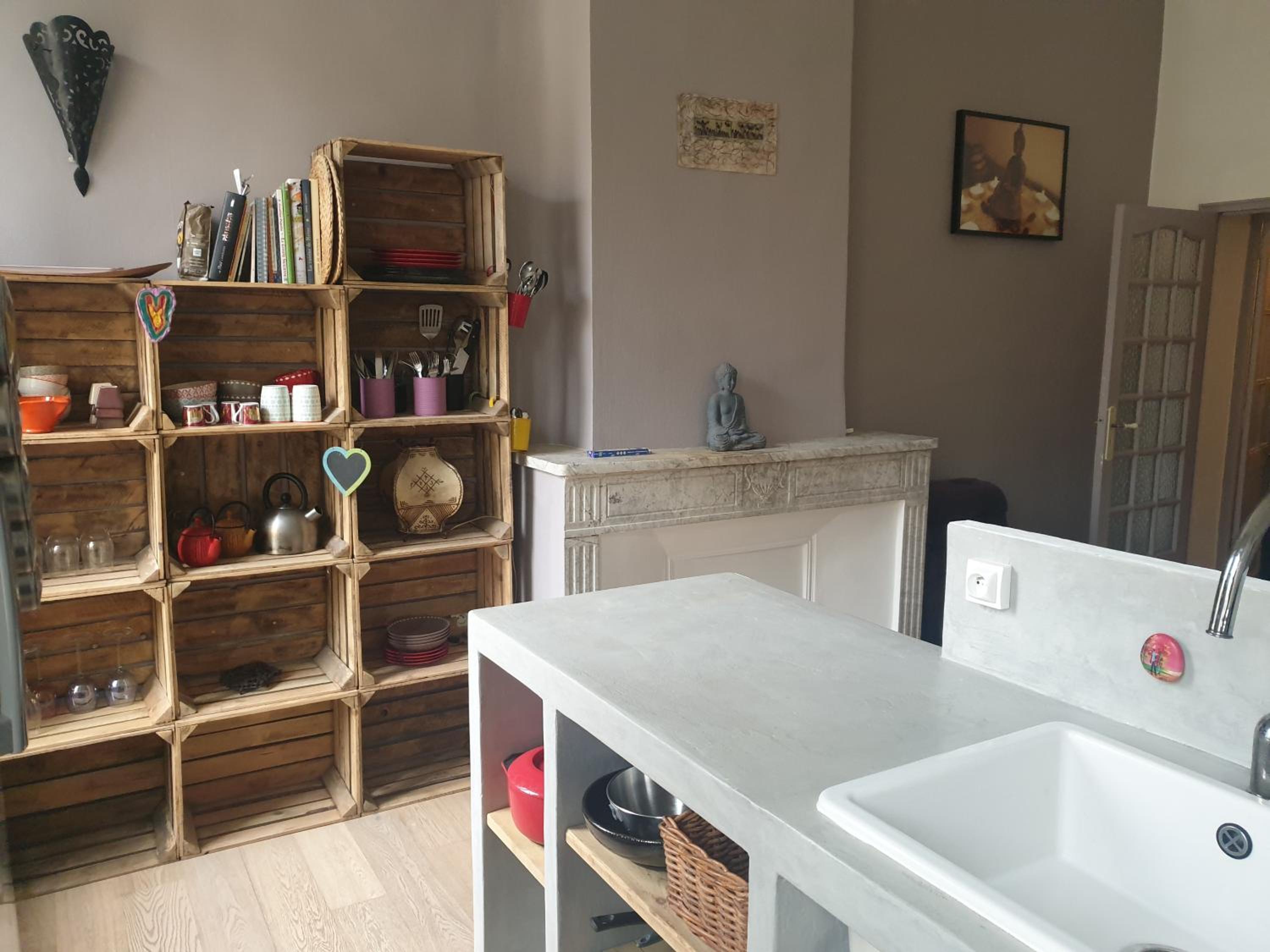 One-Bedroom Apartment - Photo 2