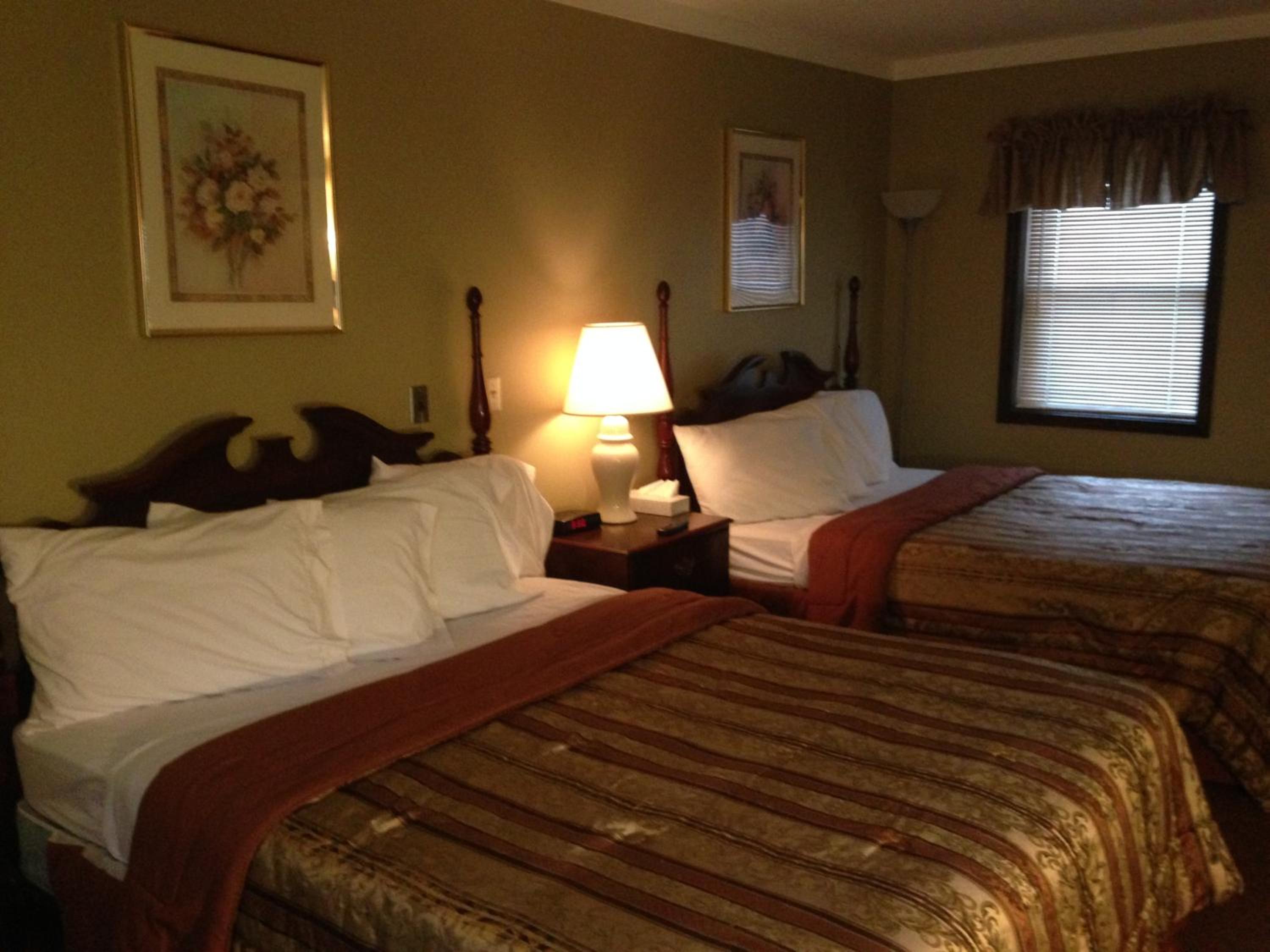 Queen Room with Two Queen Beds photo 1