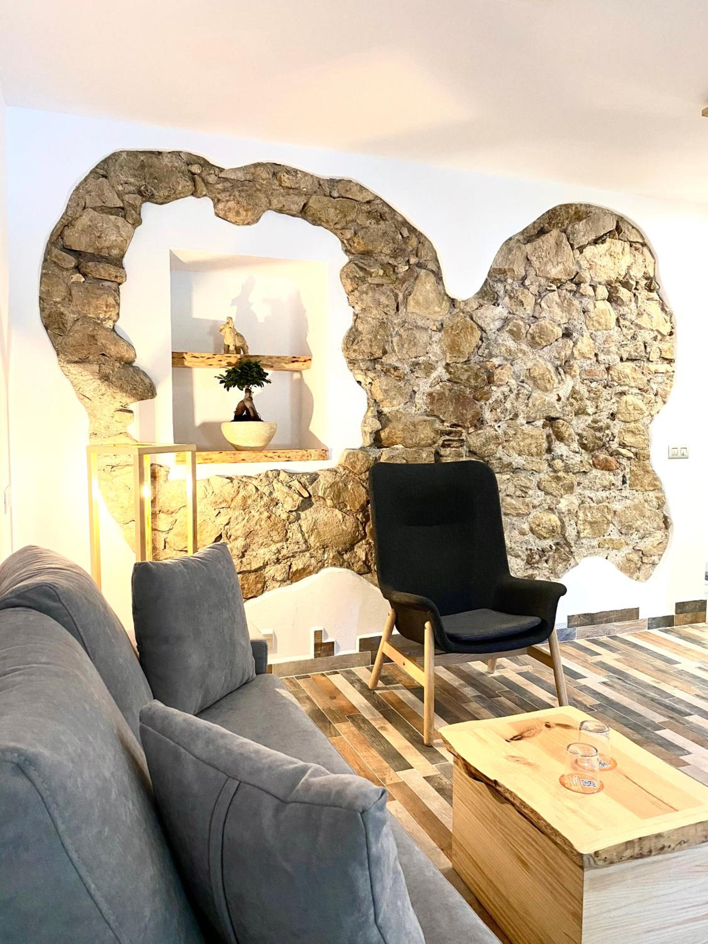 Suite - Photo 11