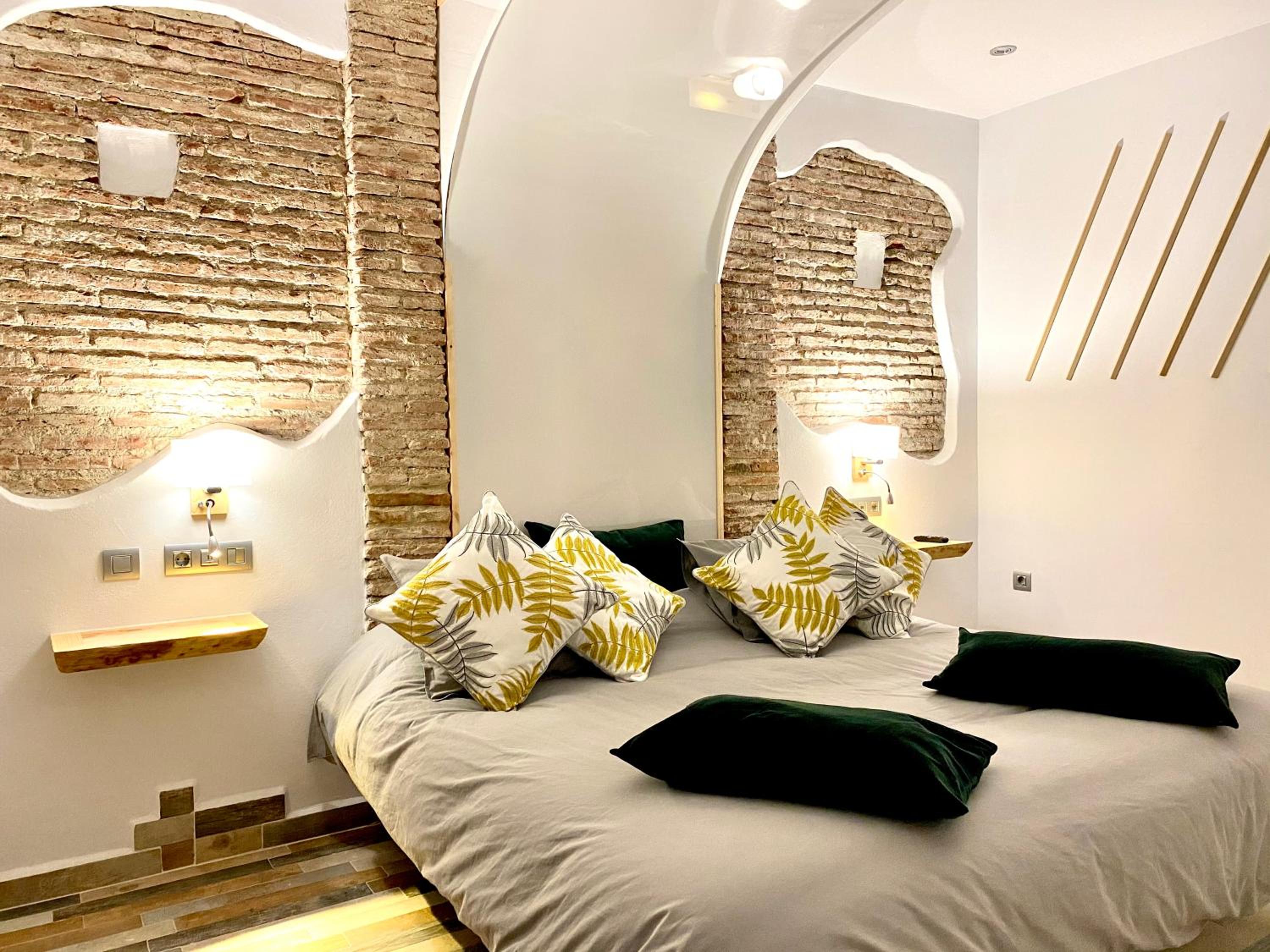 Suite - Photo 1