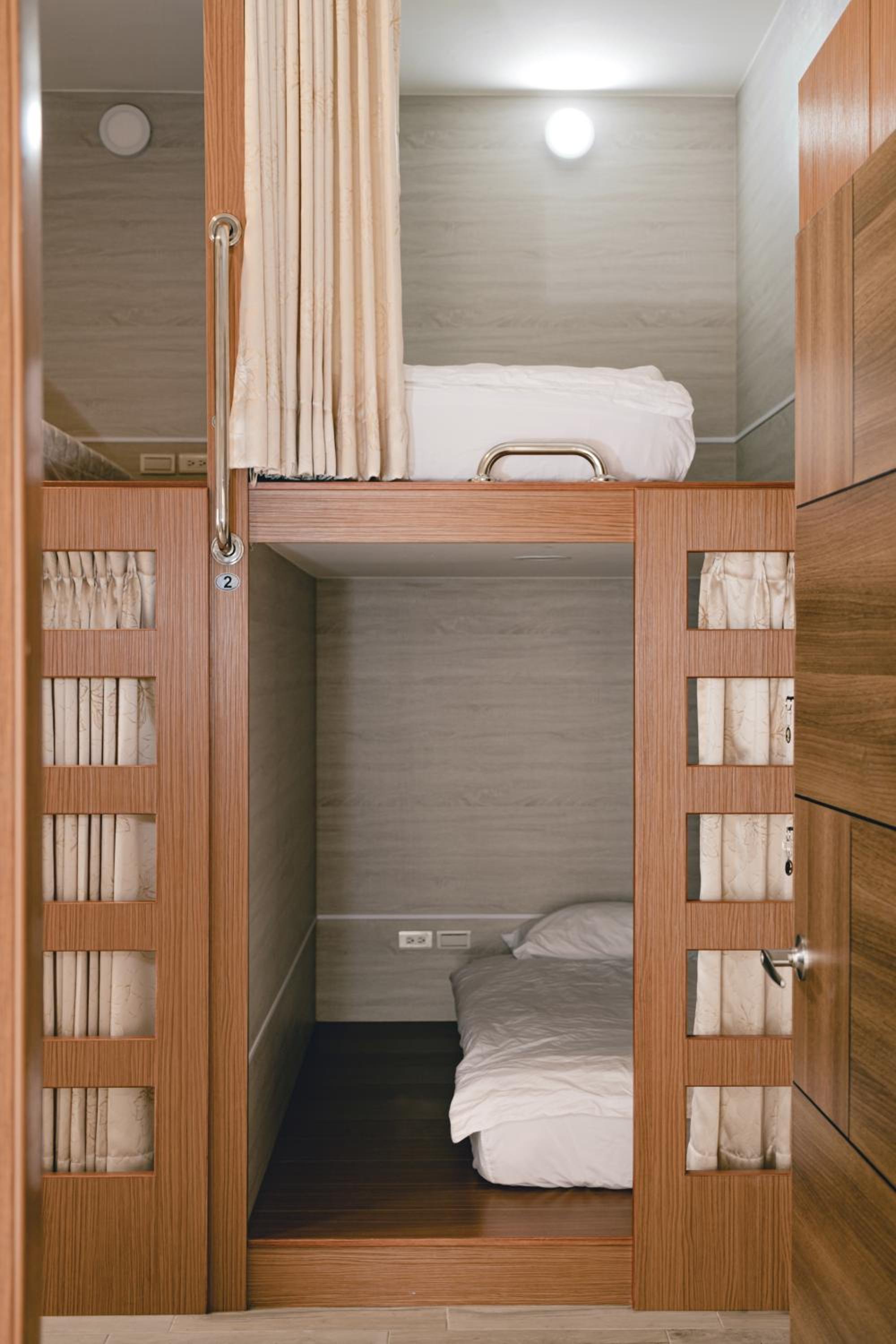 Bed in 6-Bed Mixed Dormitory Room photo 3