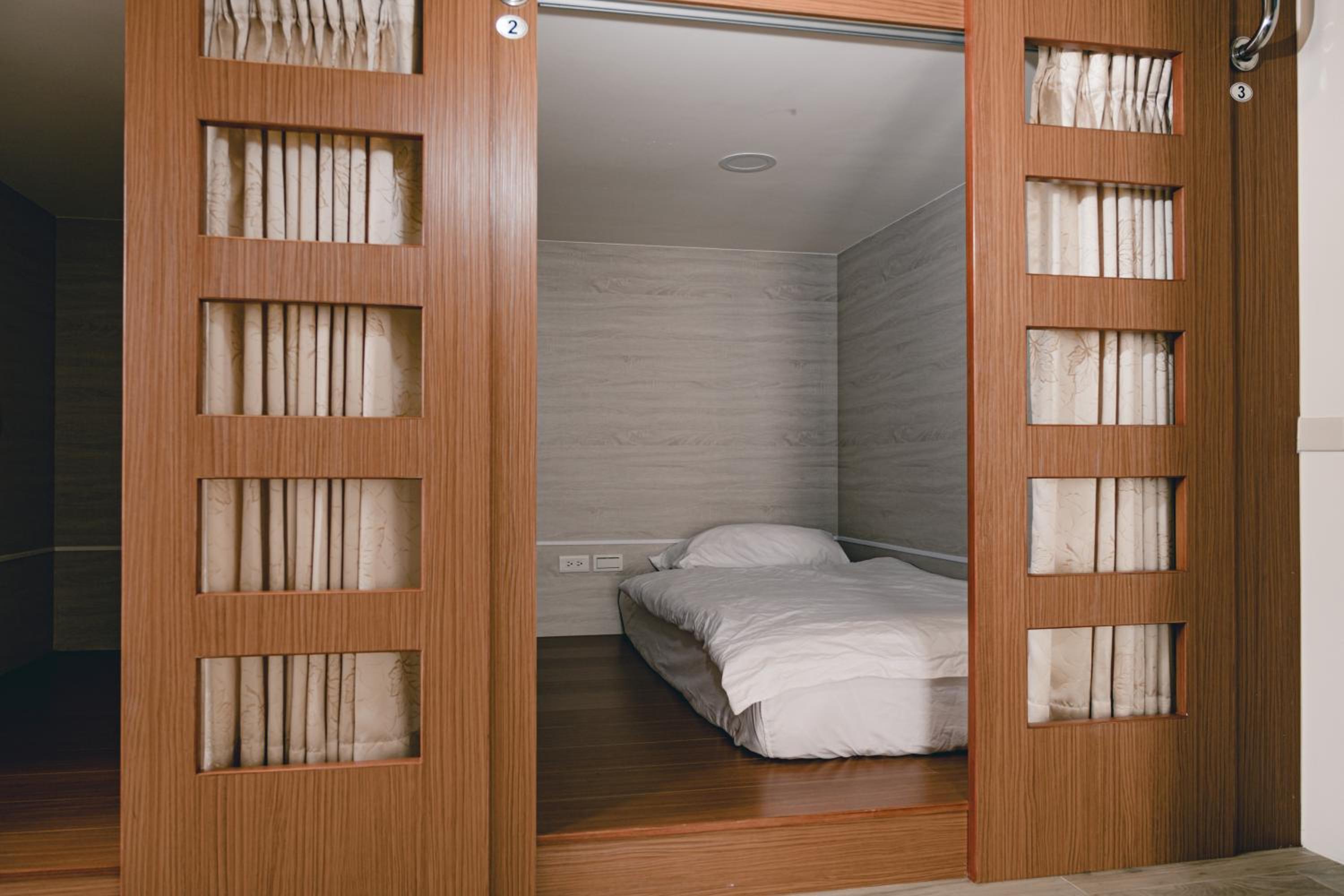 Bed in 6-Bed Mixed Dormitory Room photo 2