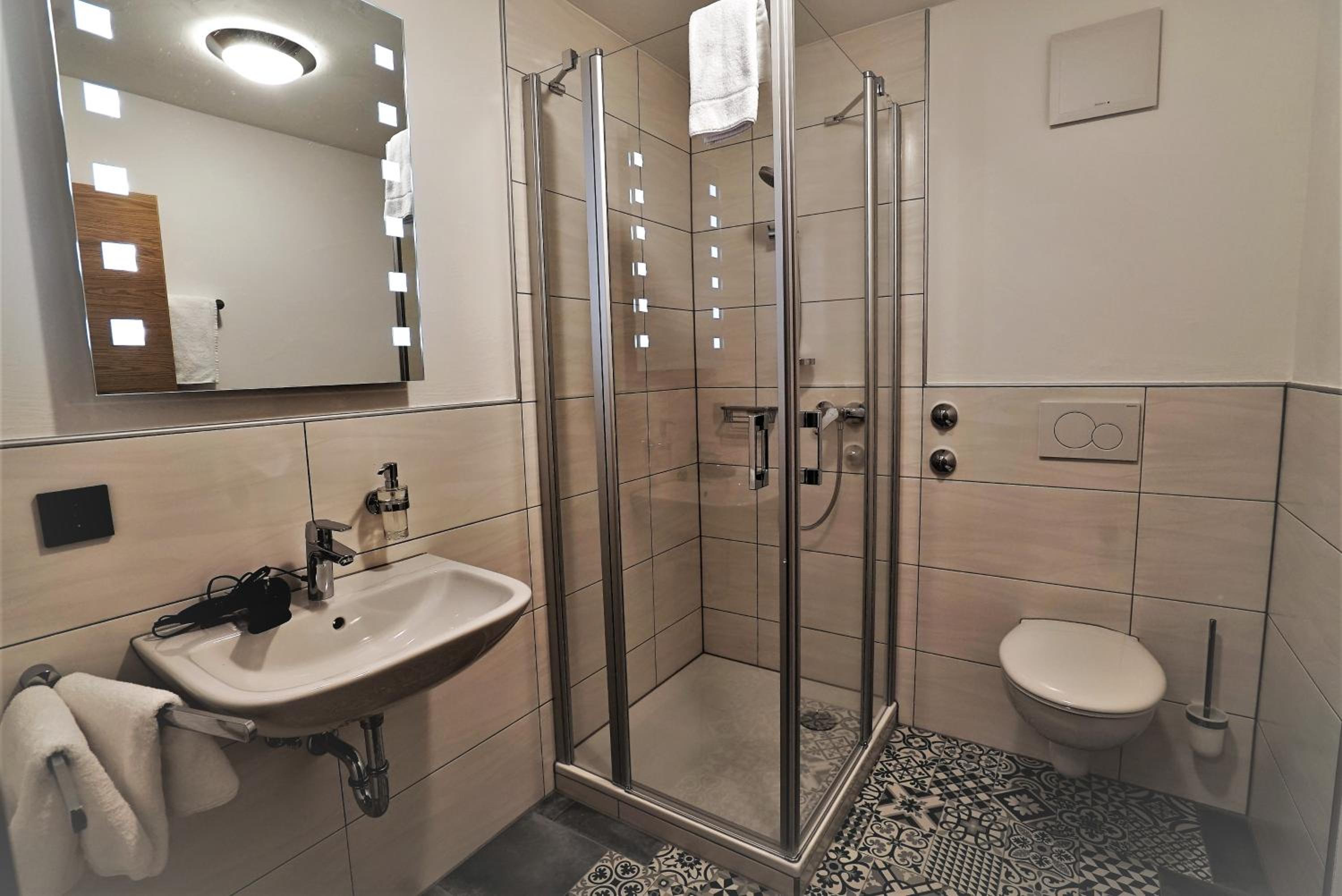 Deluxe Double Room - Photo 11