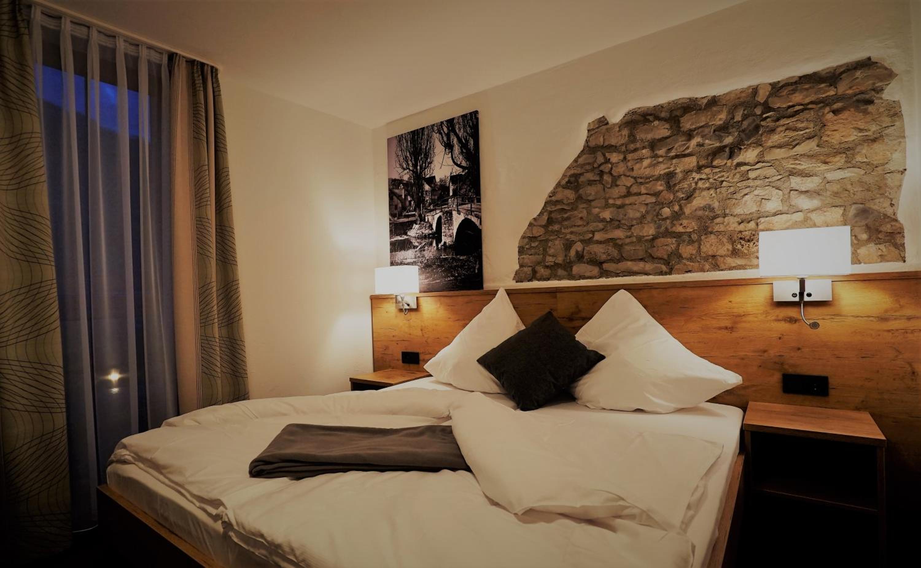 Deluxe Double Room - Photo 12