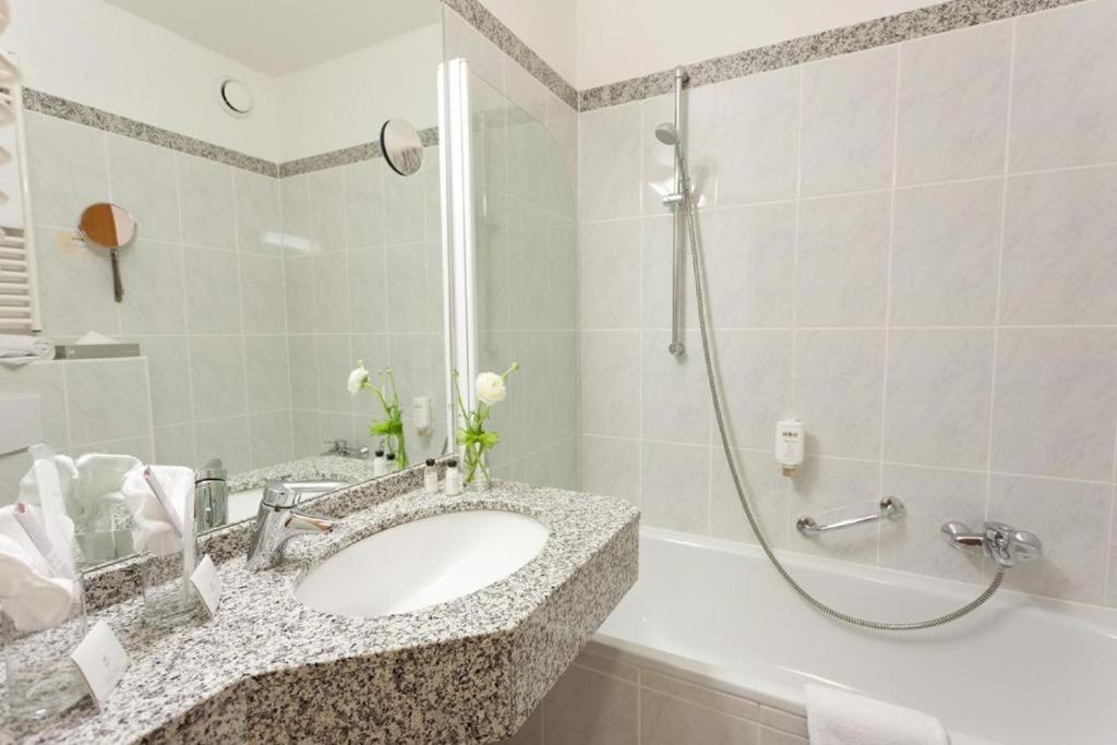 Superior Double Room with Balcony - Photo 2