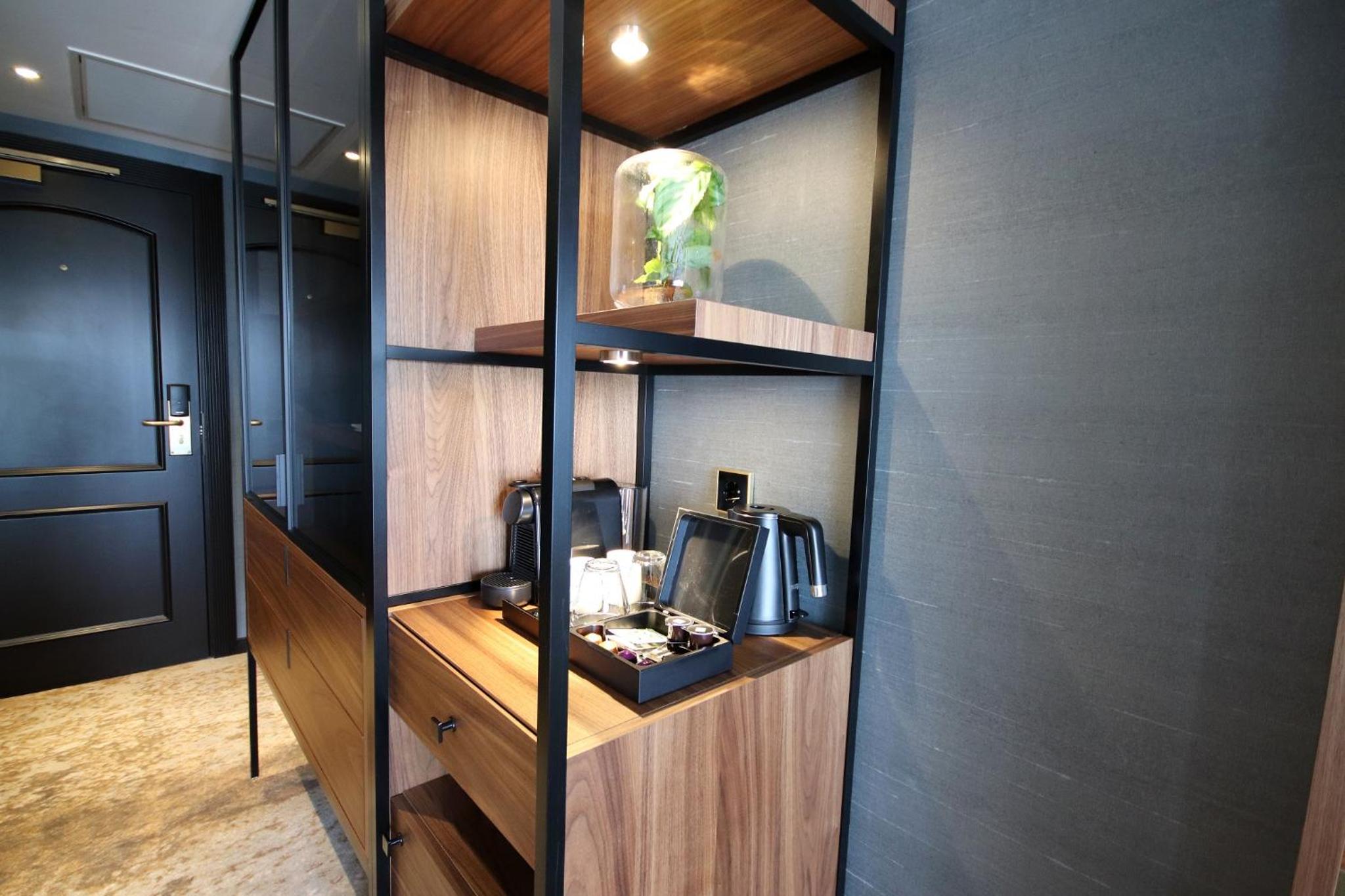Dutch Design Double Room with Balcony - Photo 13