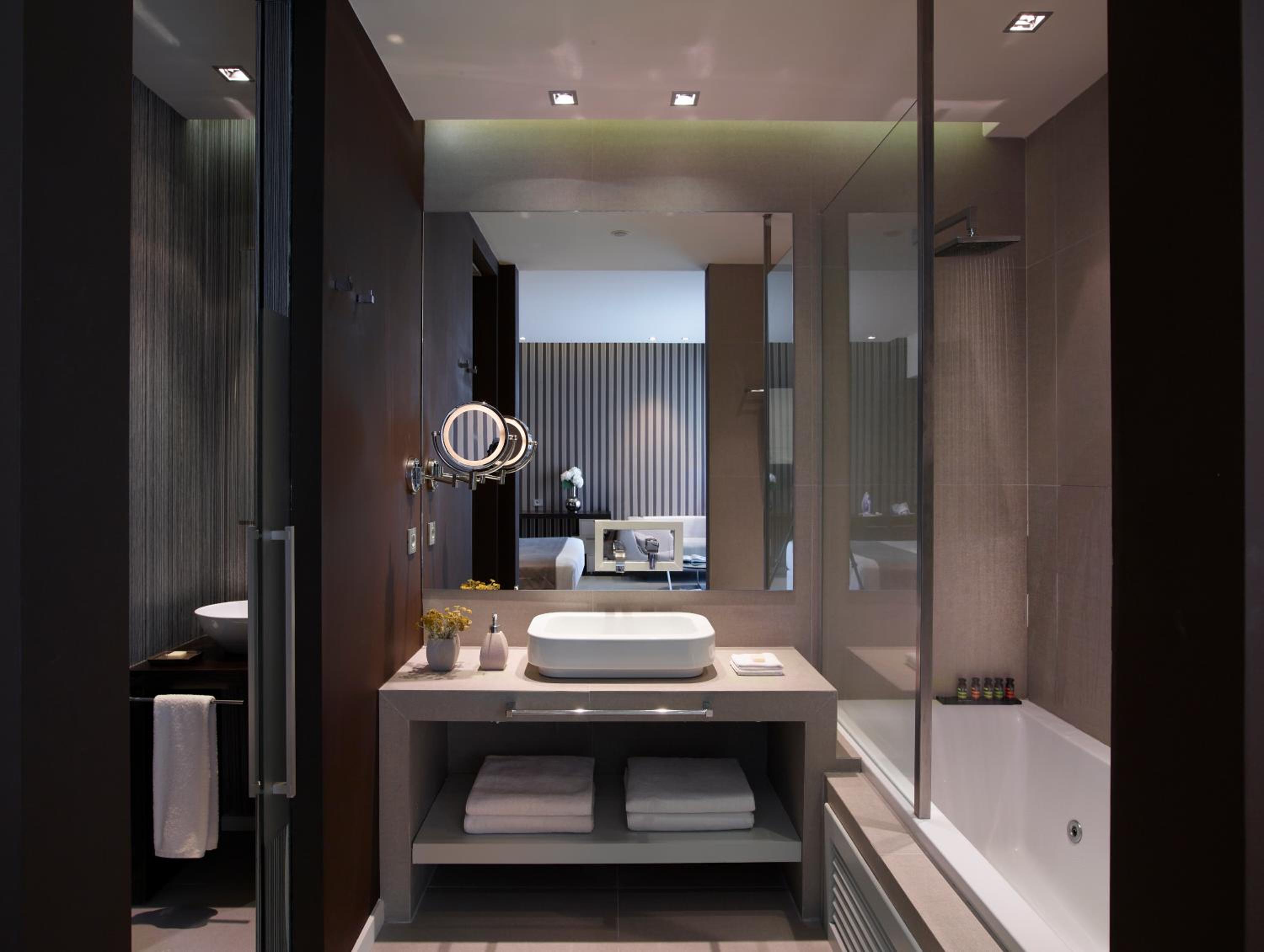 Pool Experience Suite - Photo 5