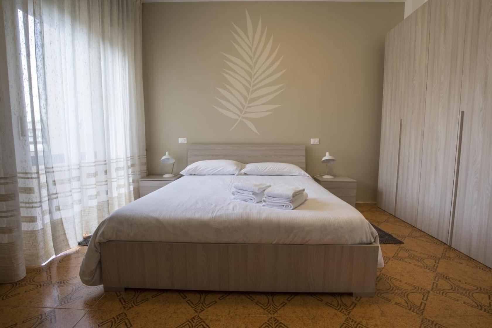 One-Bedroom Apartment - Photo 1
