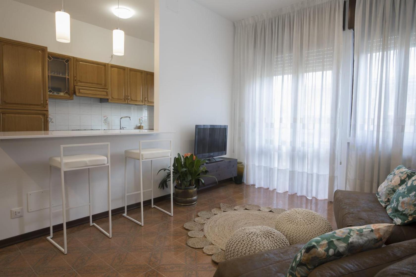 One-Bedroom Apartment - Photo 3