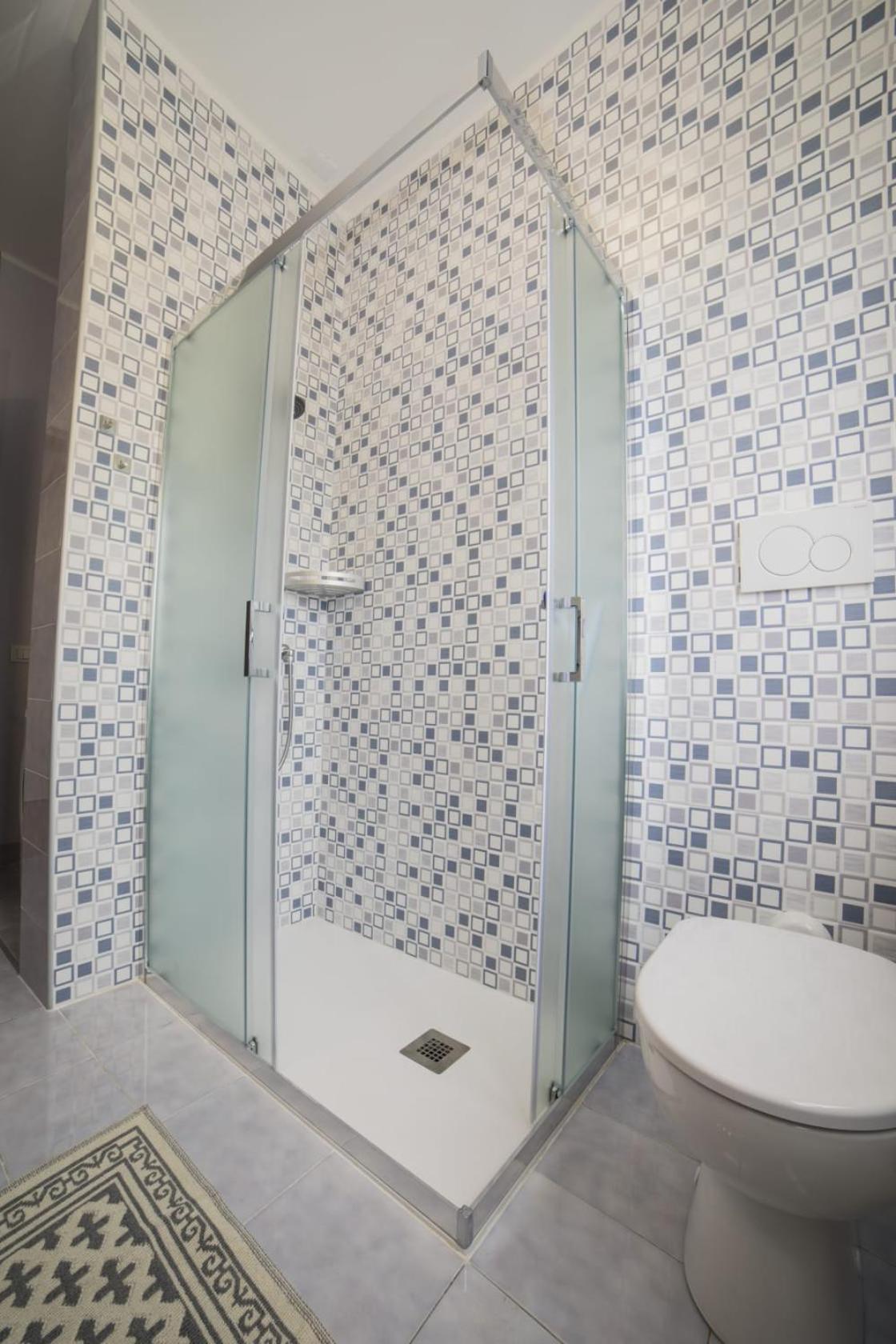 One-Bedroom Apartment - Photo 2