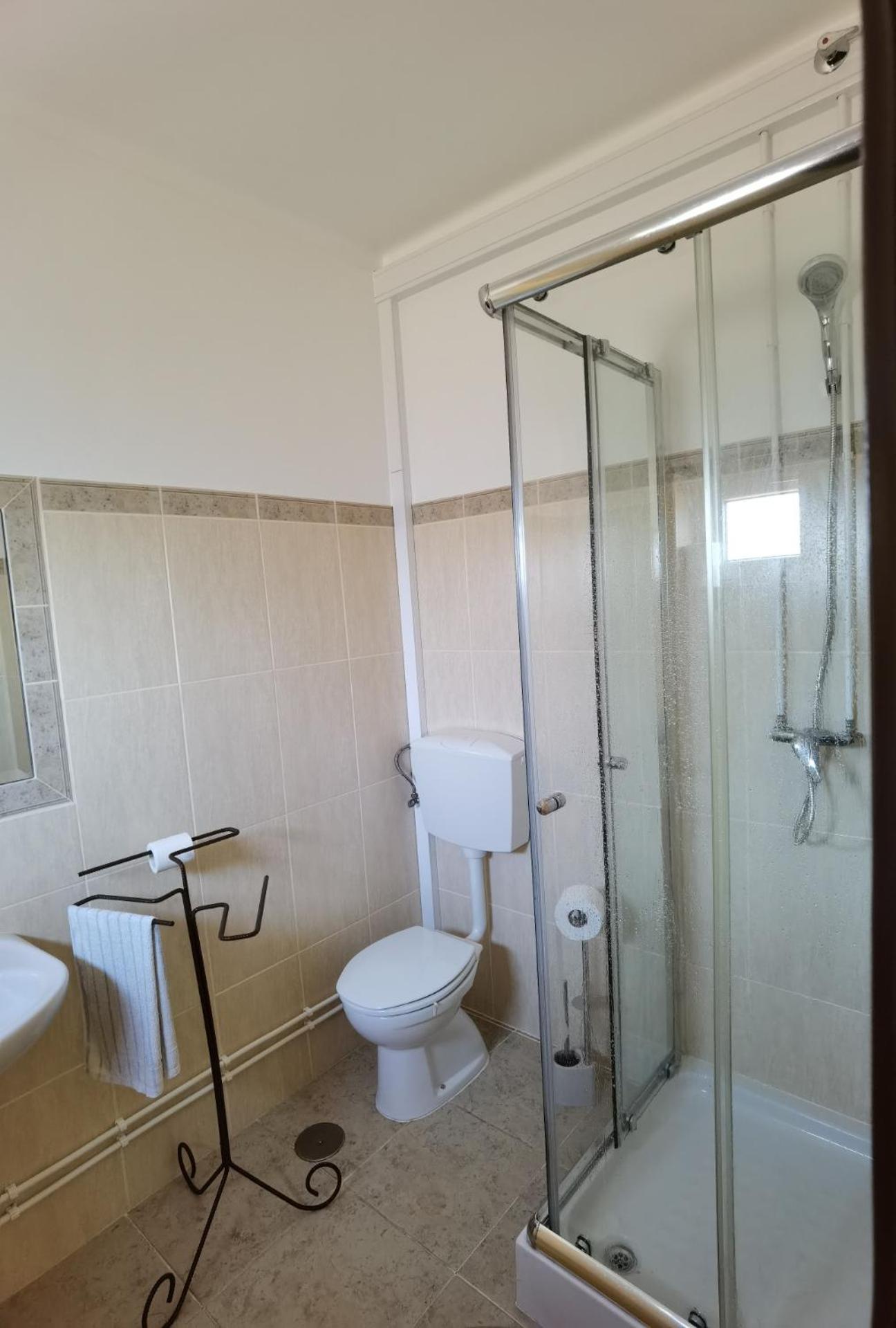 Quadruple Room with Private Bathroom photo 3