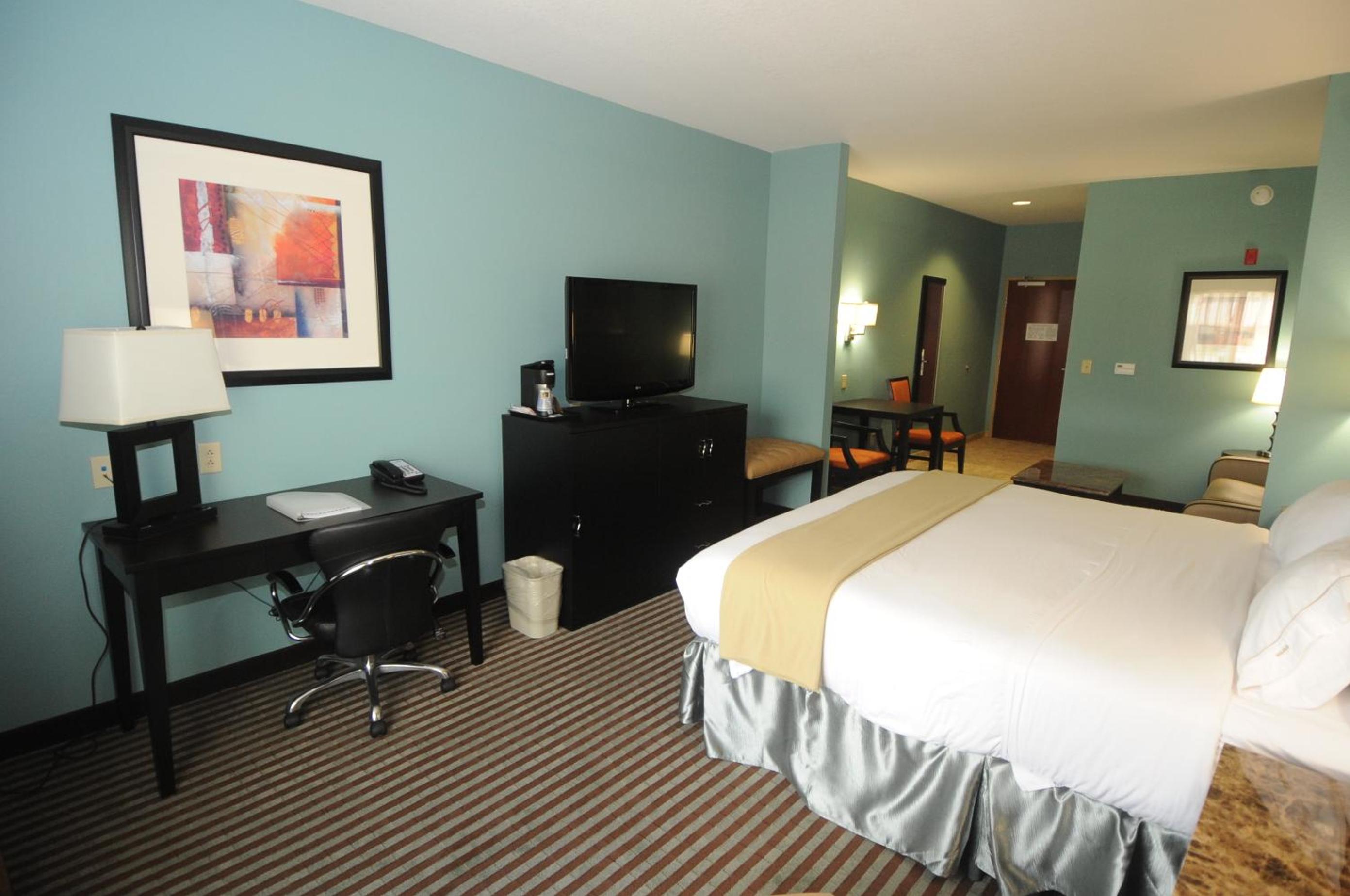 King Suite with Sofa Bed - Photo 5