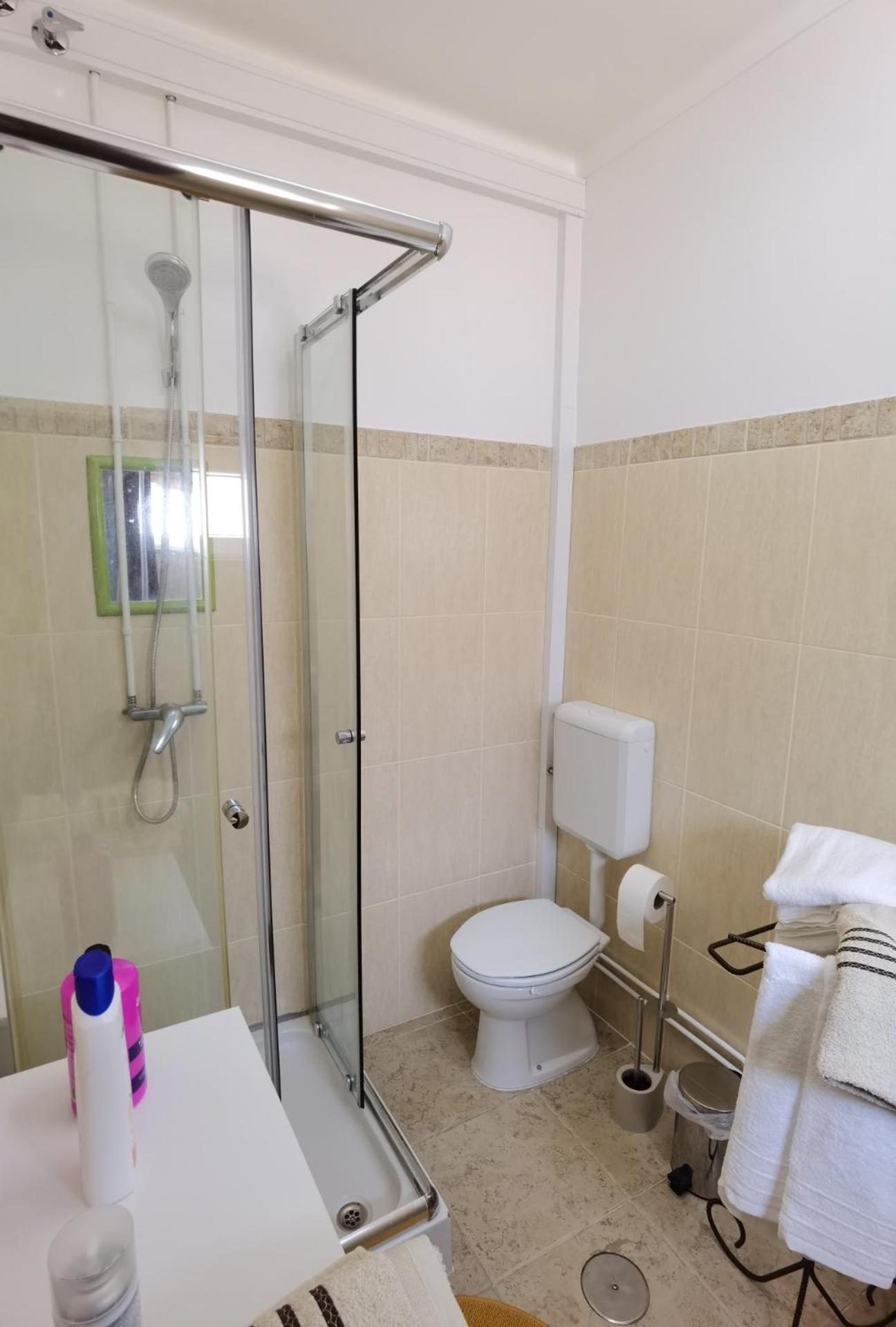 Double Room with Private Bathroom photo 2