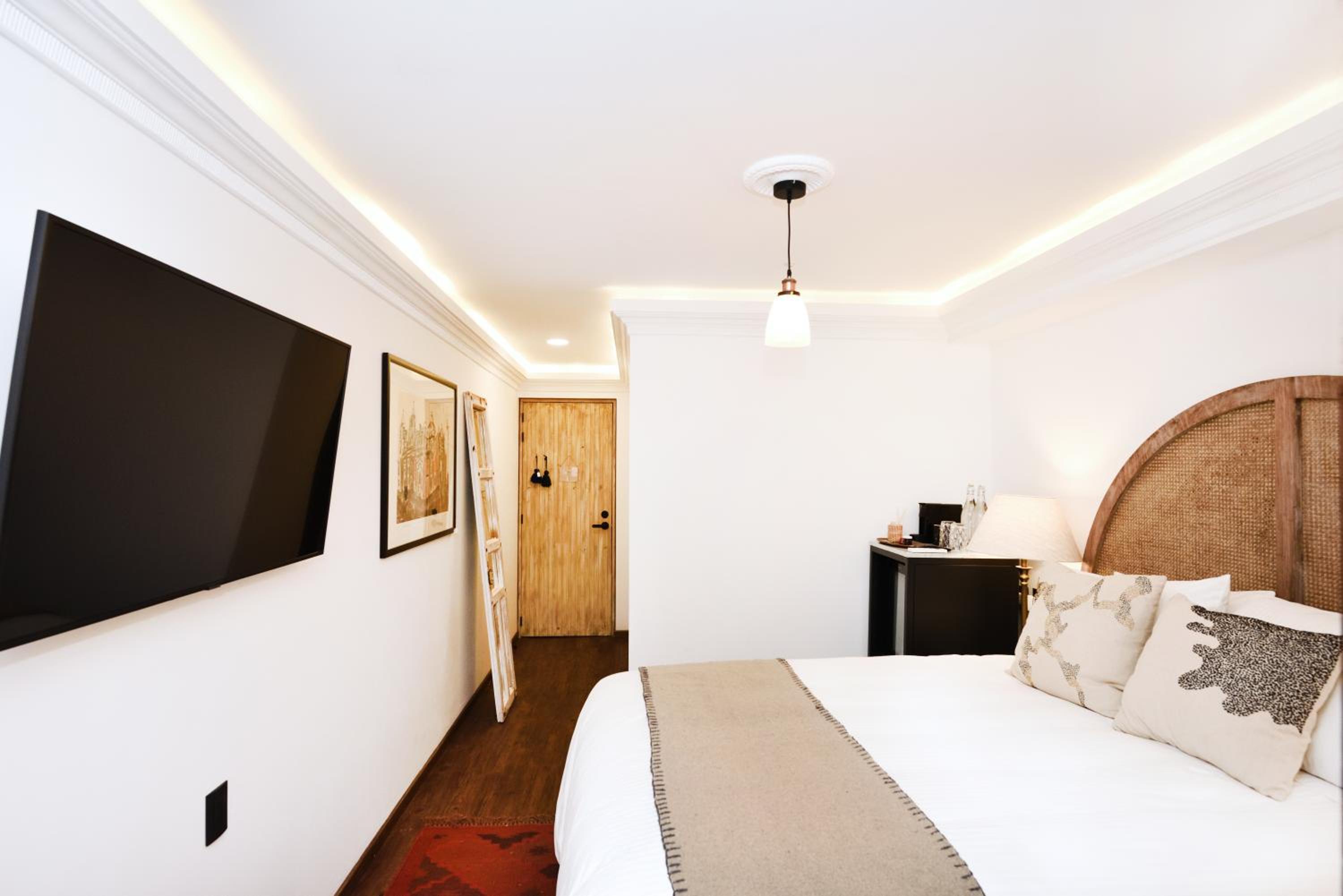 Standard Suite - Photo 35