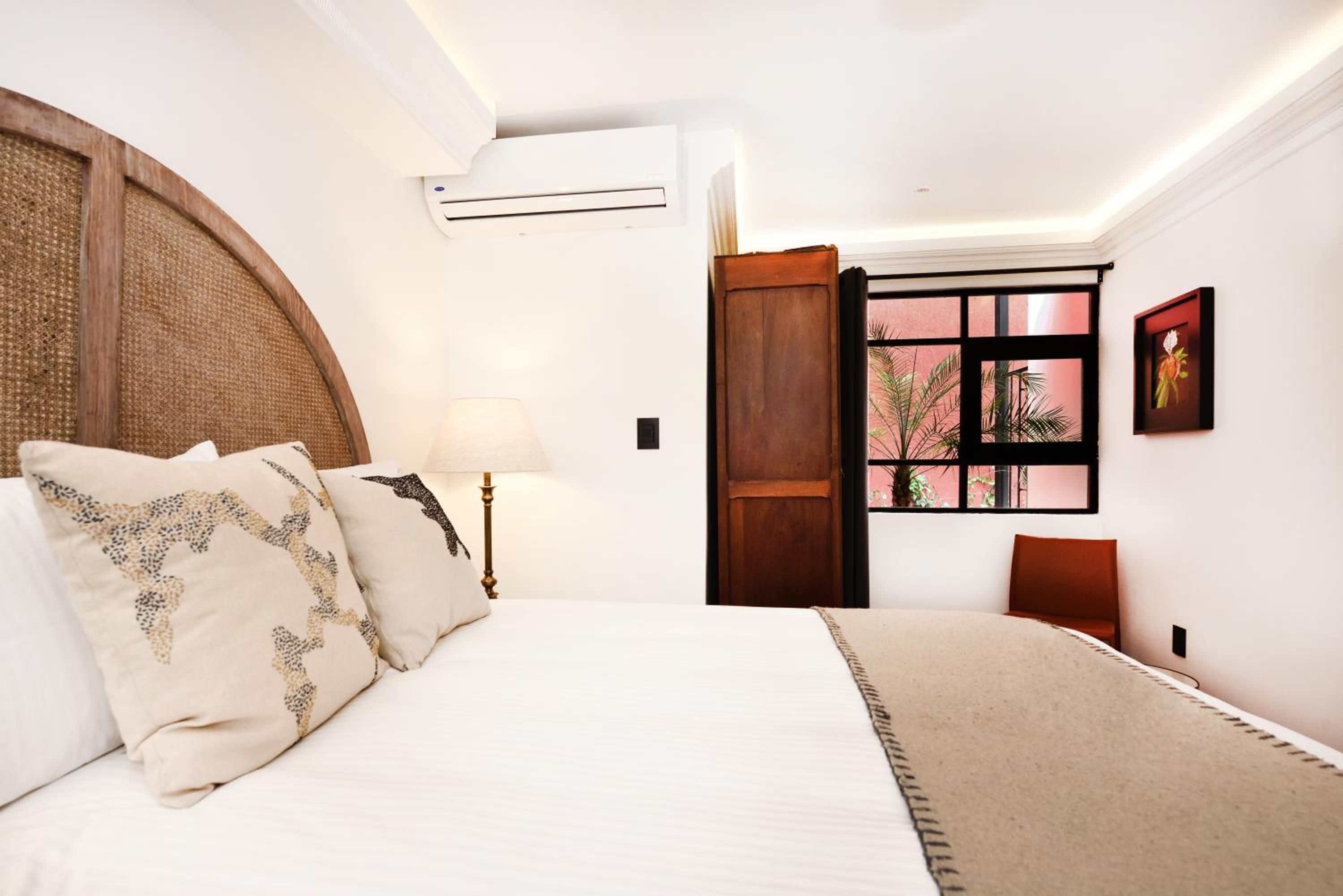 Standard Suite - Photo 36