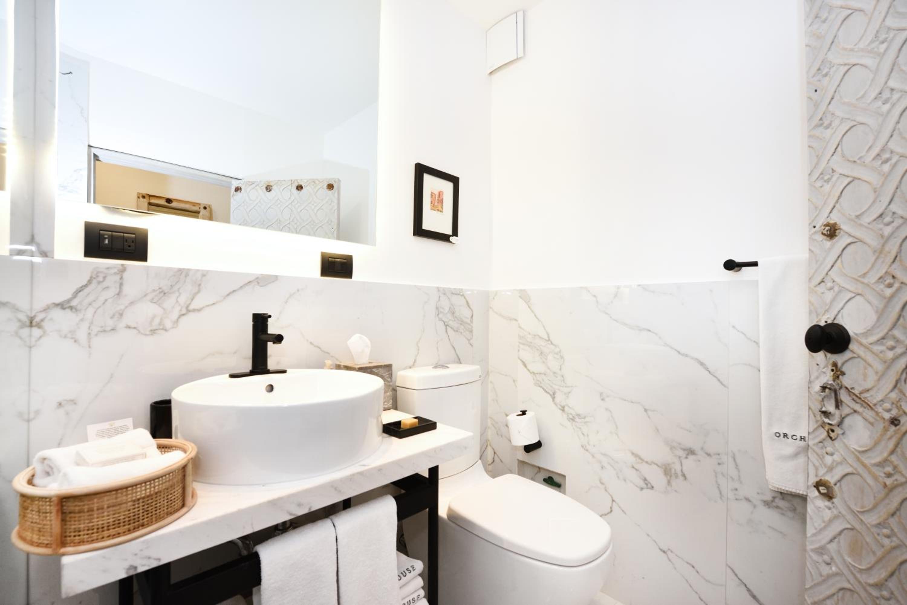 Standard Suite - Photo 32