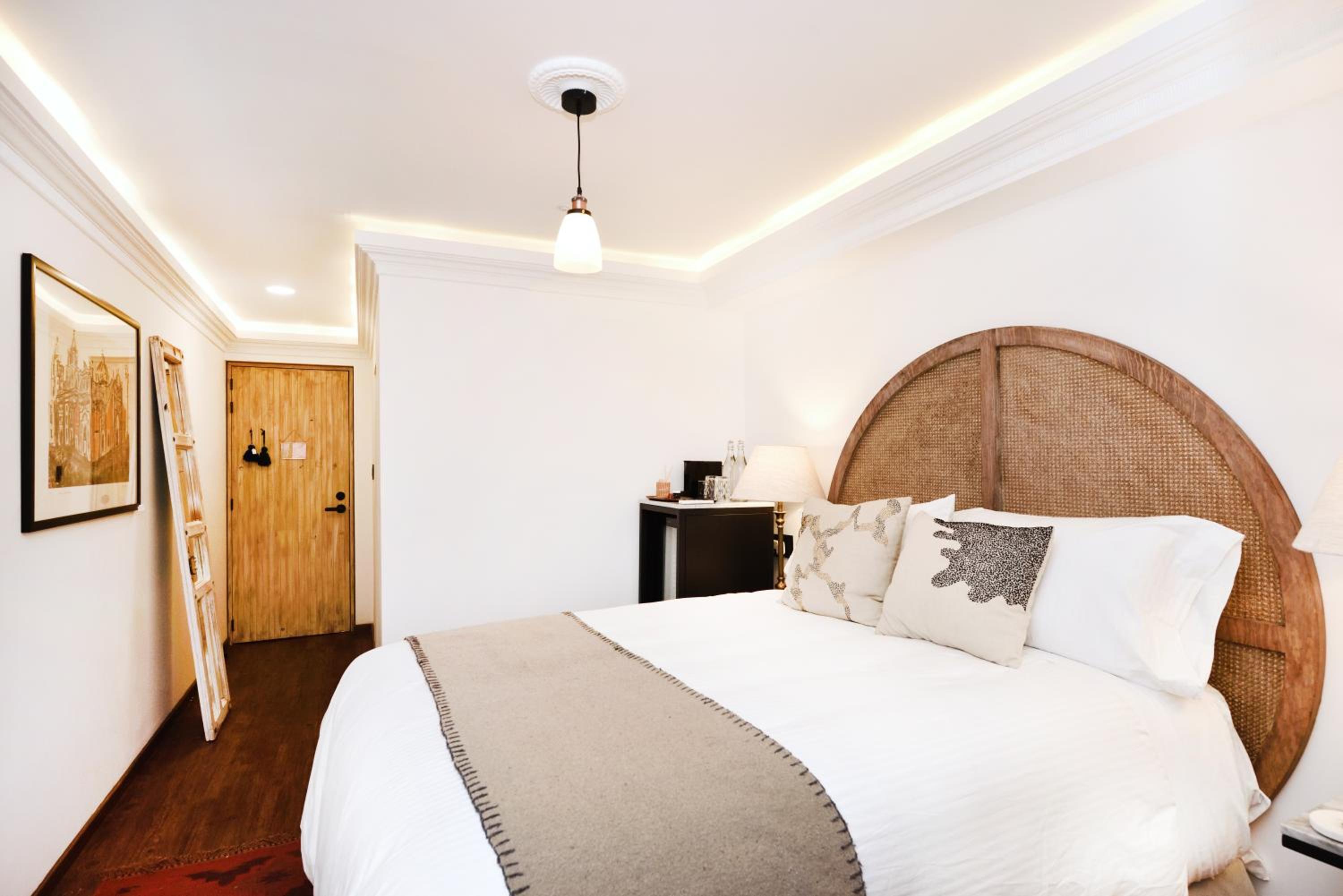 Standard Suite - Photo 40