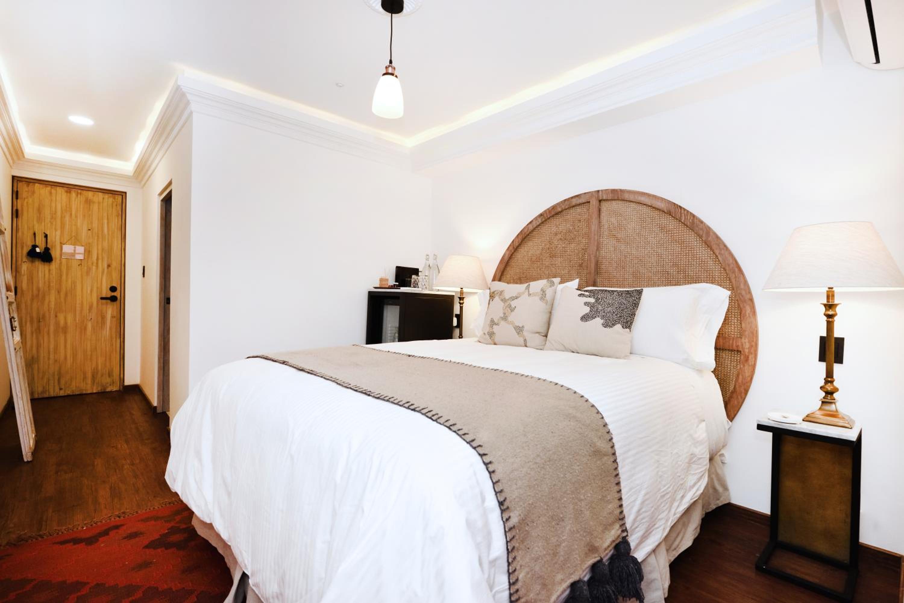 Standard Suite - Photo 38