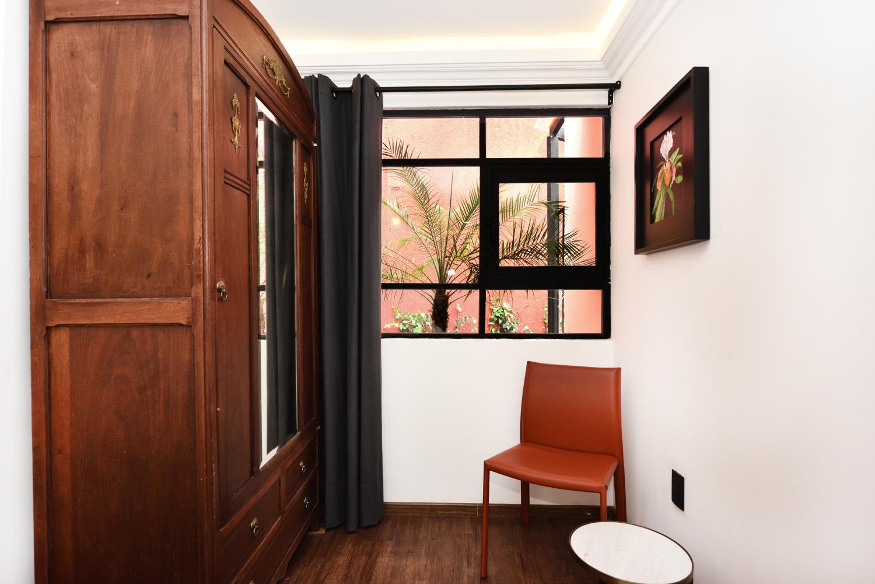Standard Suite - Photo 37