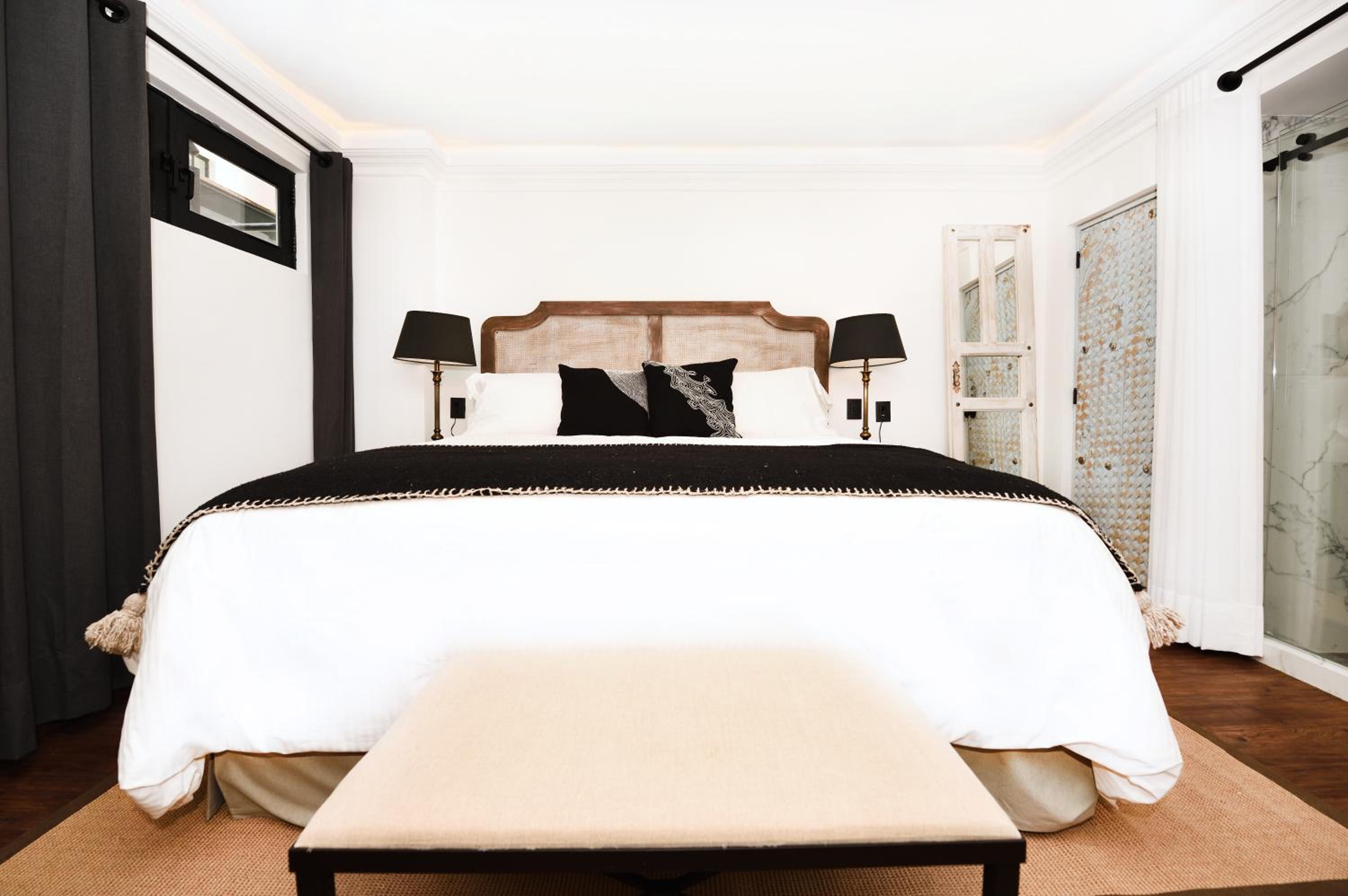 Standard Suite - Photo 13