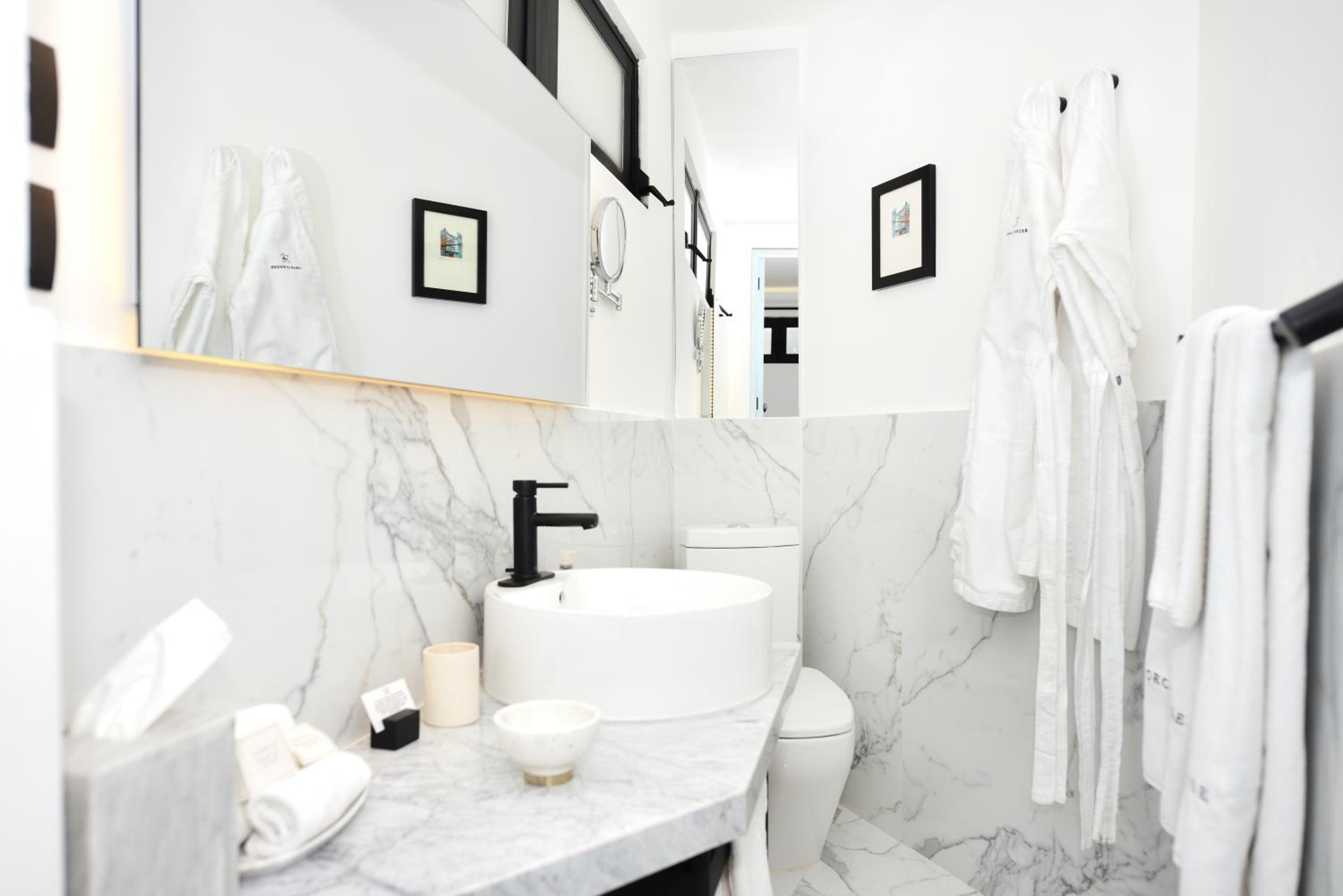 Standard Suite - Photo 61