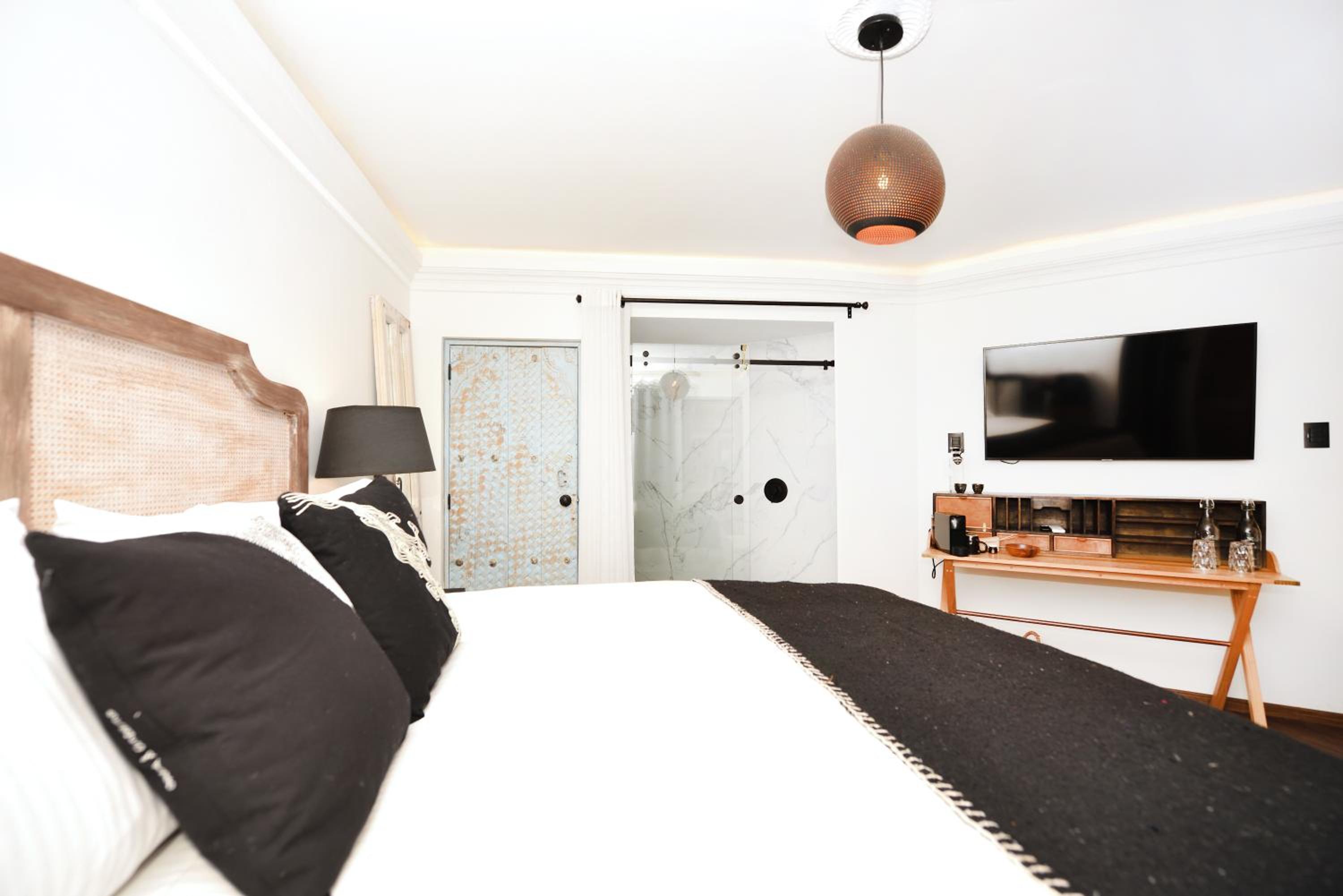Standard Suite - Photo 11