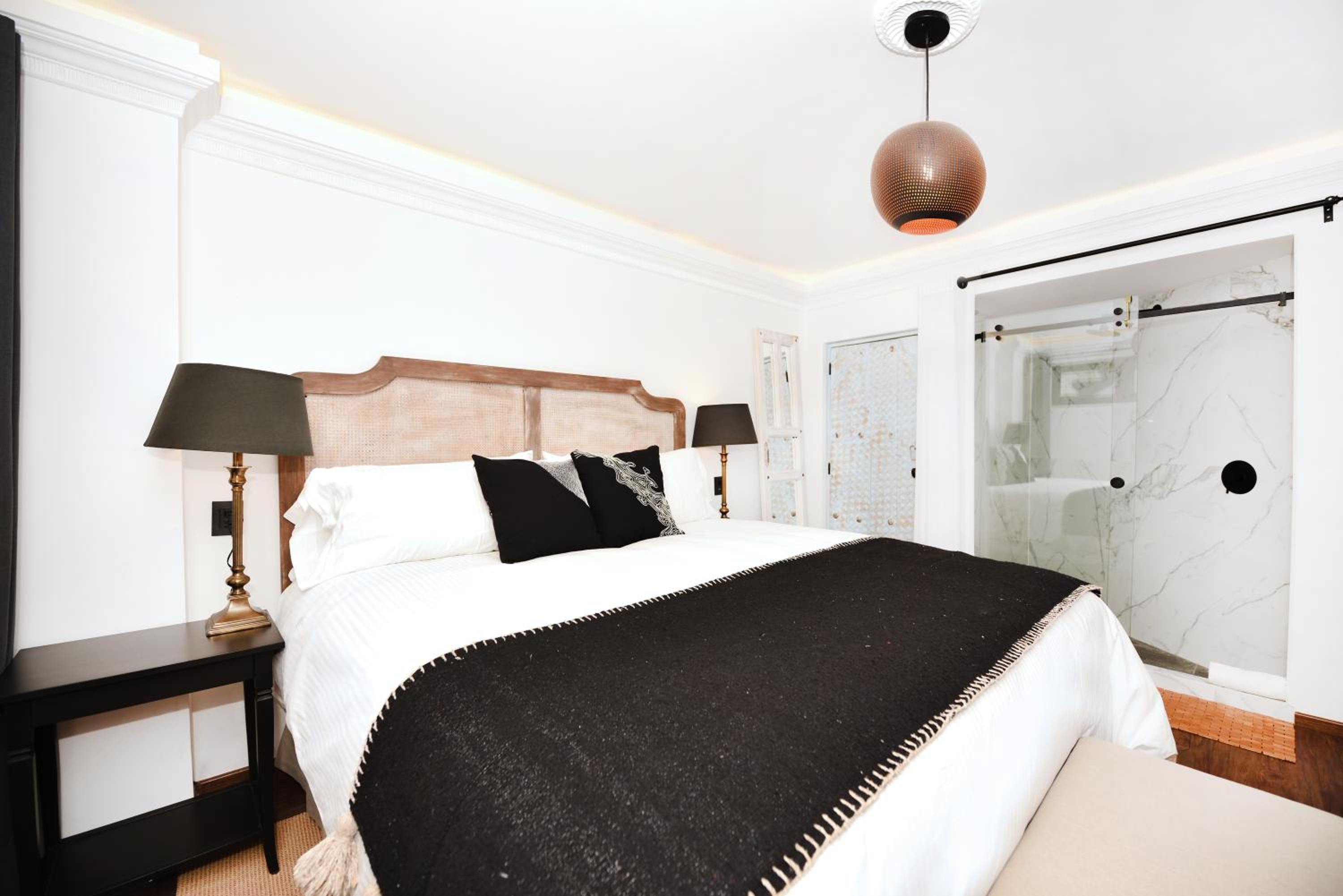 Standard Suite - Photo 14