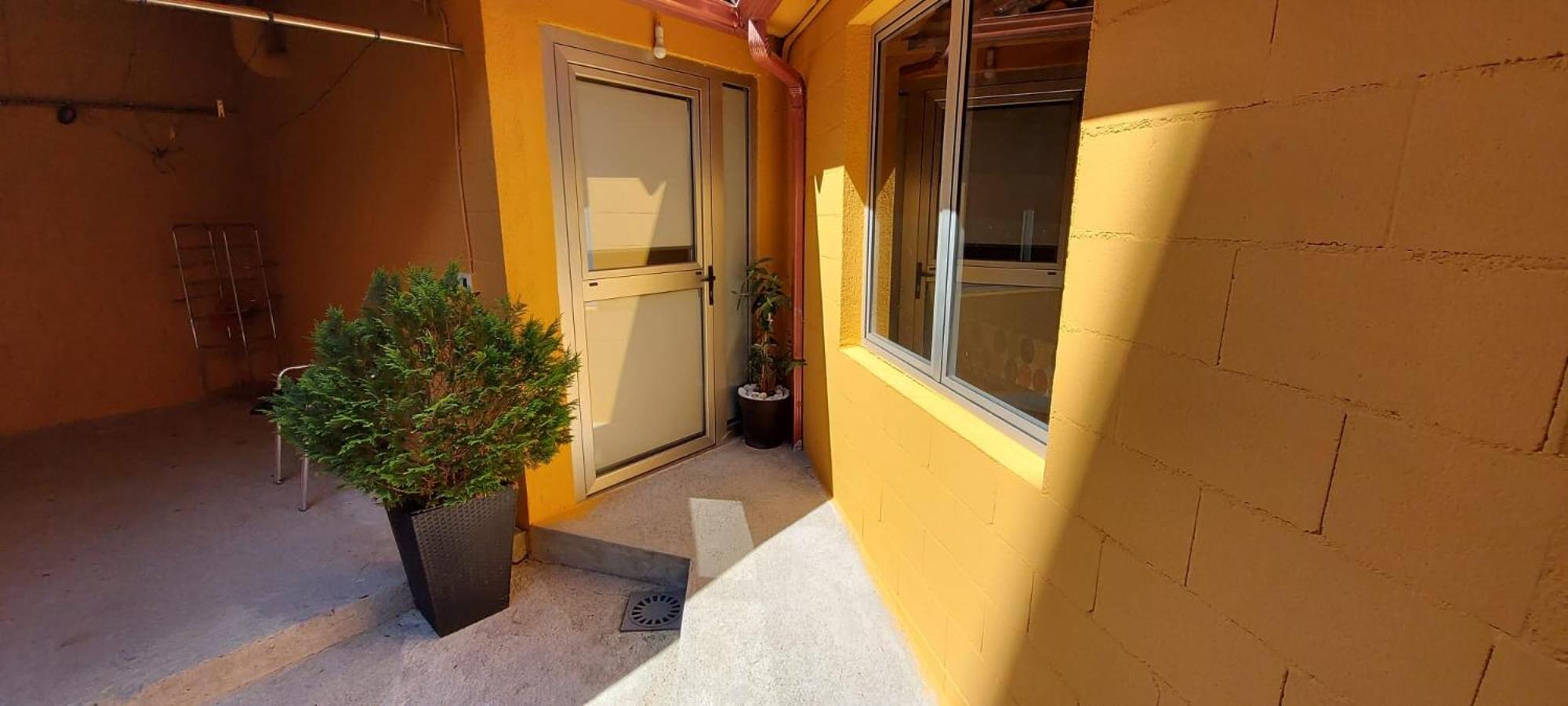 Studio Apartment - Photo 17