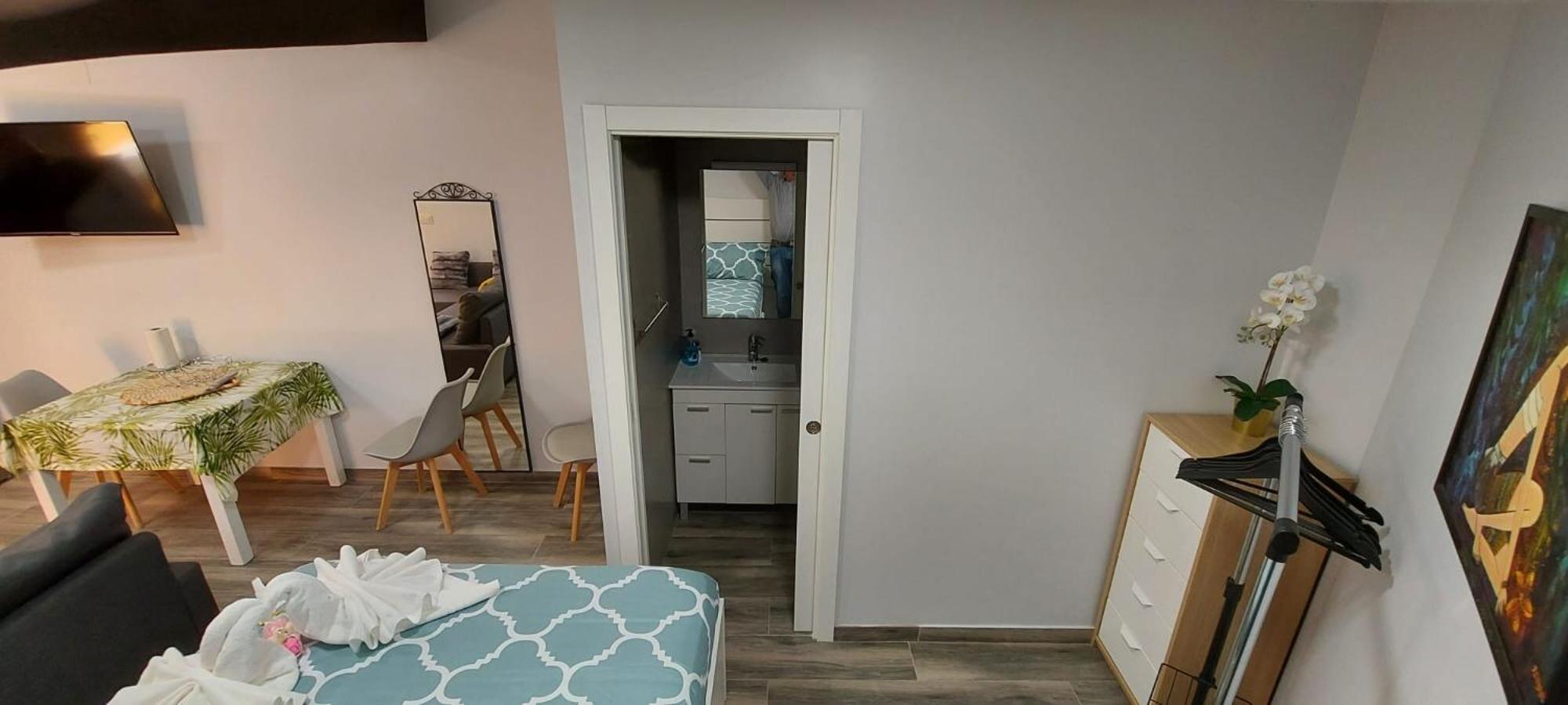 Studio Apartment - Photo 16