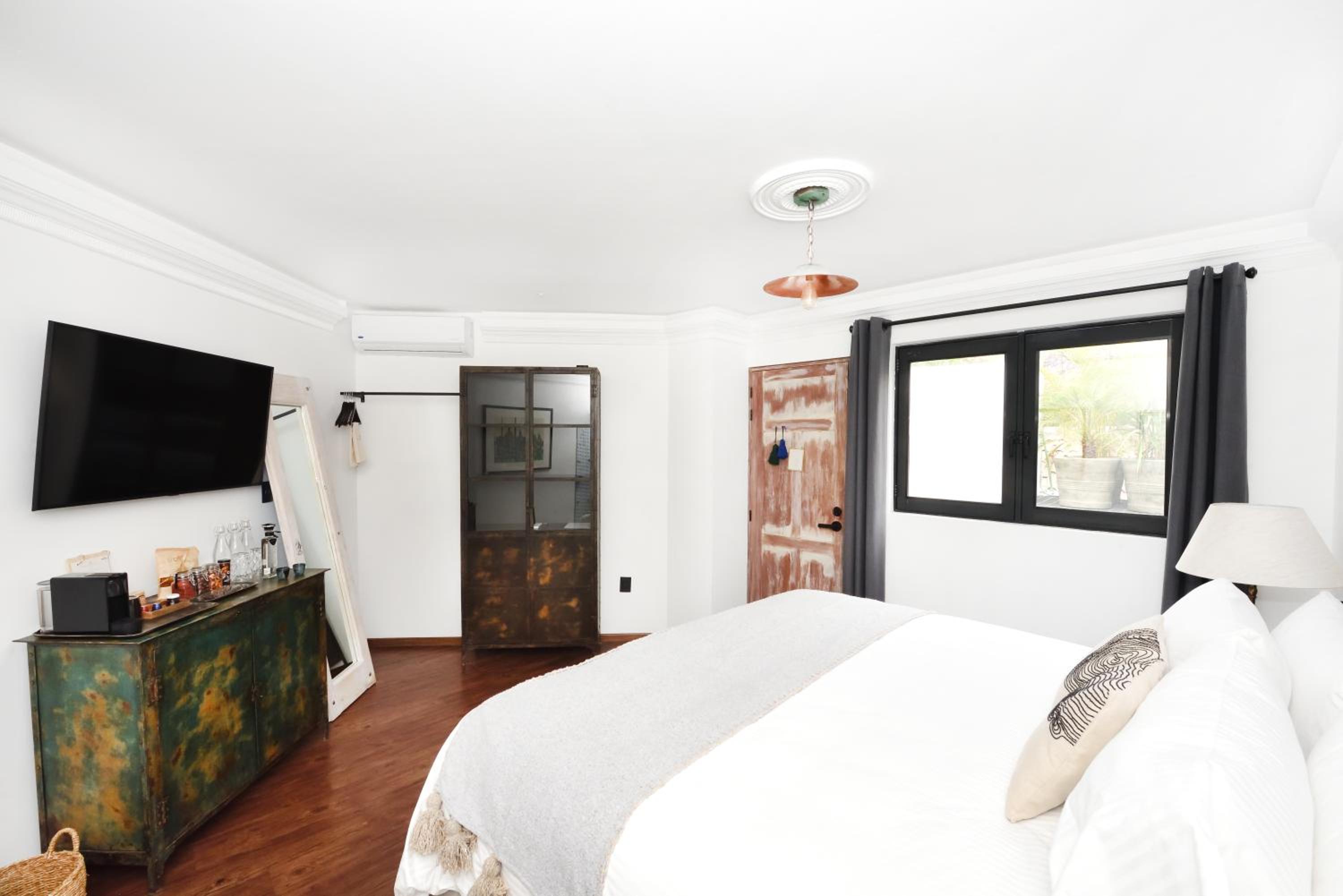 Standard Suite - Photo 6