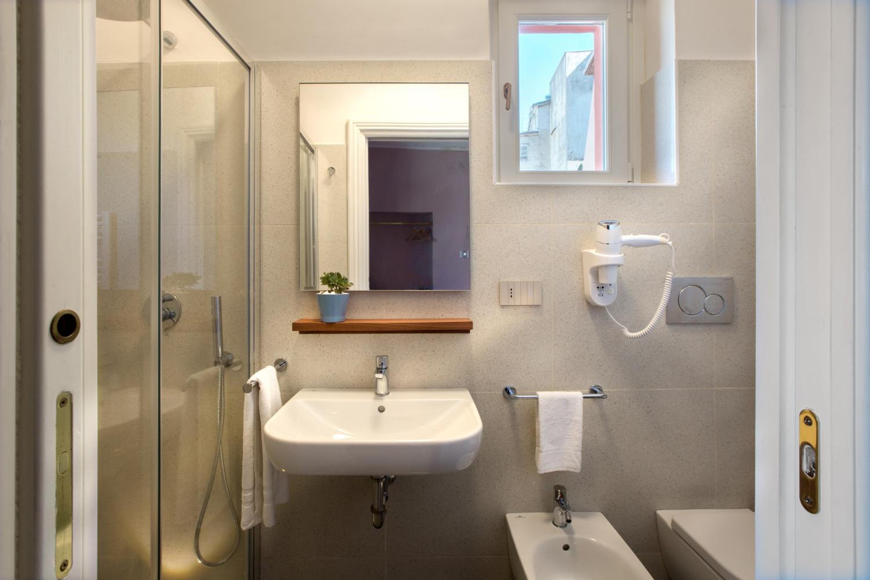 Double Room - Photo 6