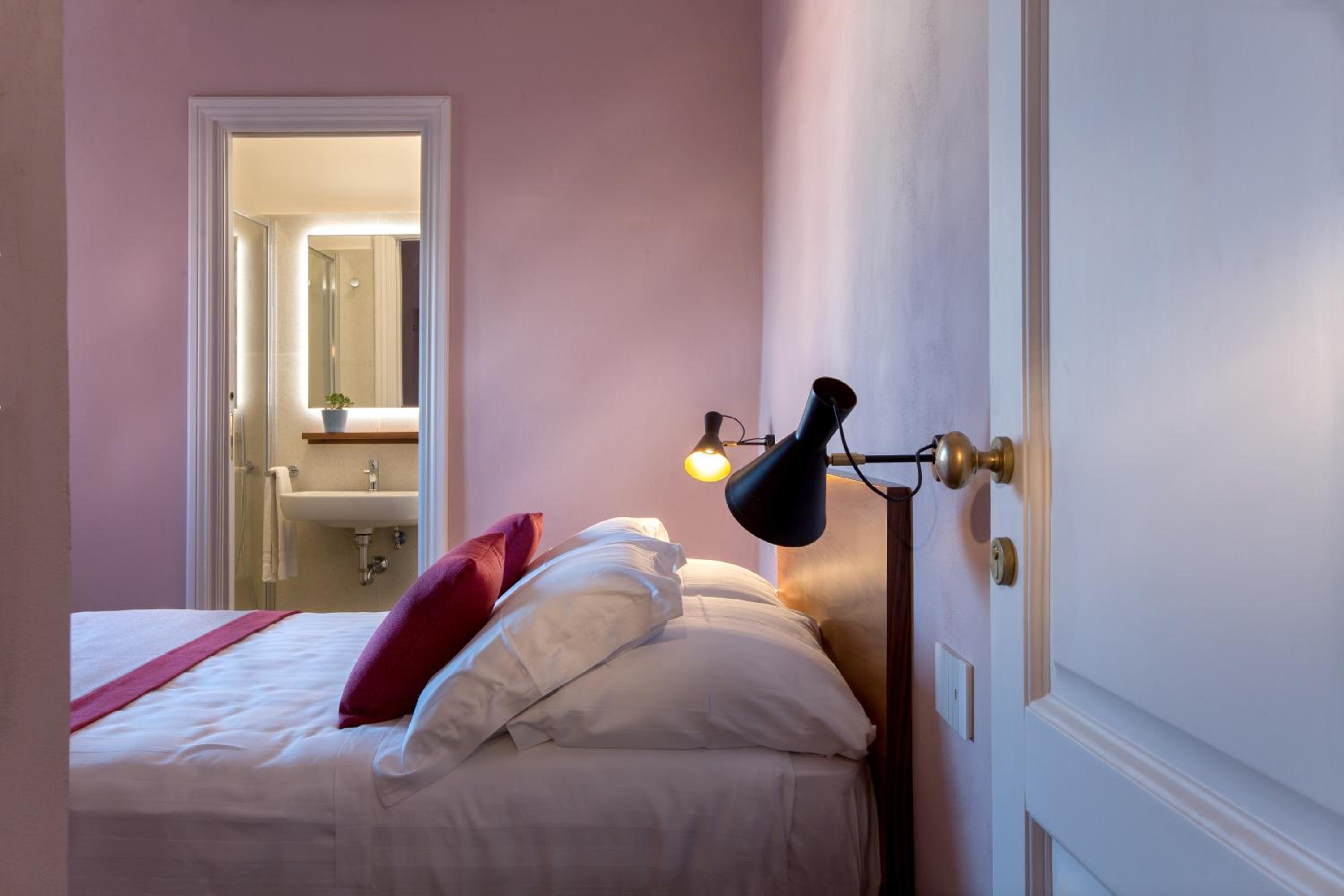 Double Room - Photo 2