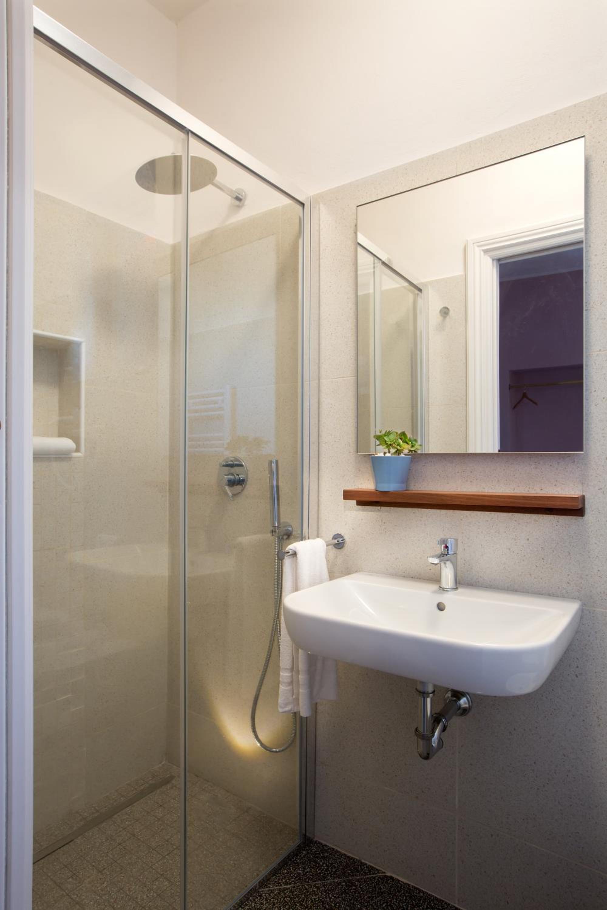 Double Room - Photo 14