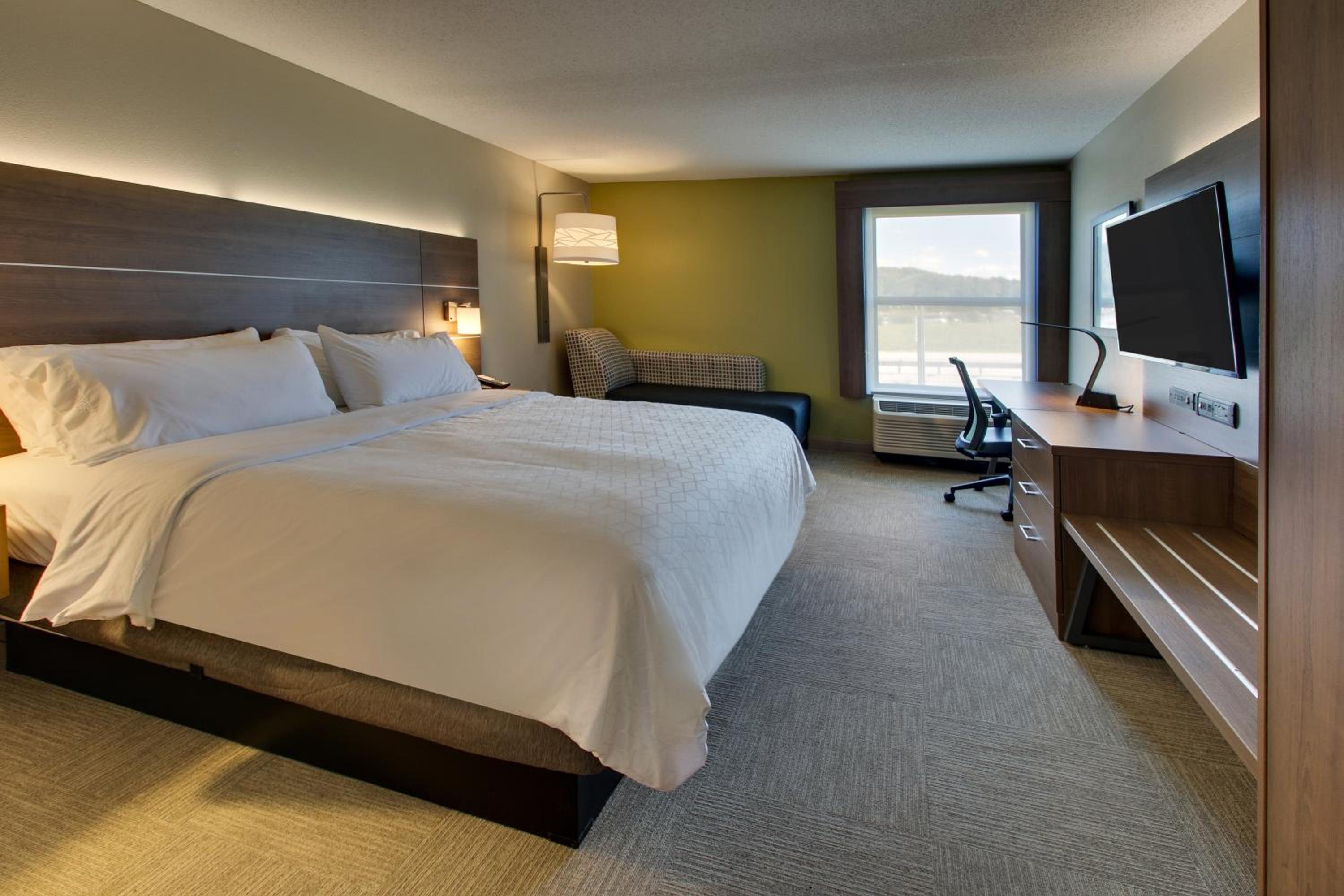 Standard King Room - Photo 6