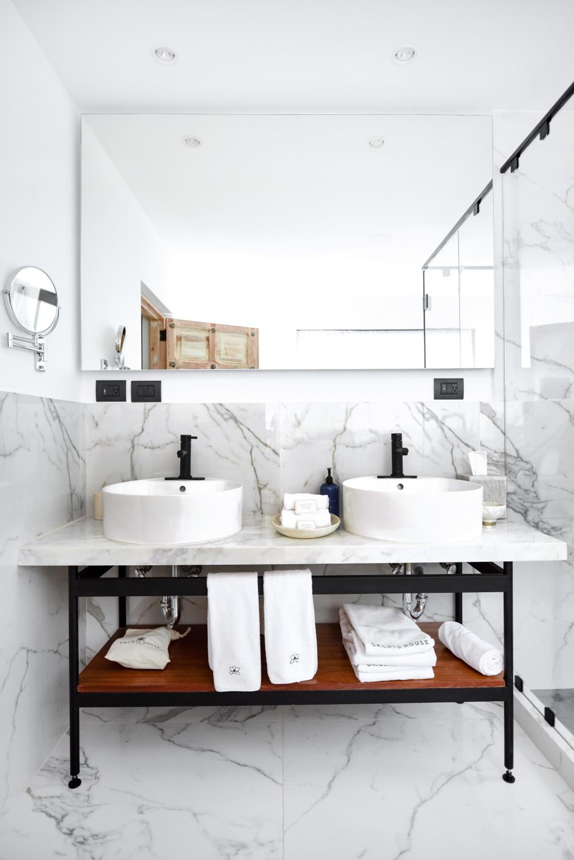 Superior Suite - Photo 38
