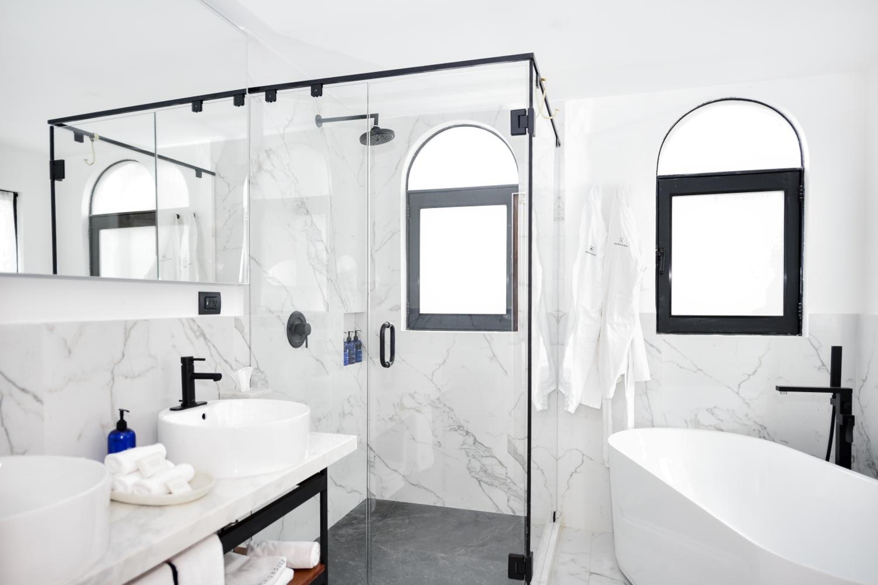 Superior Suite - Photo 39